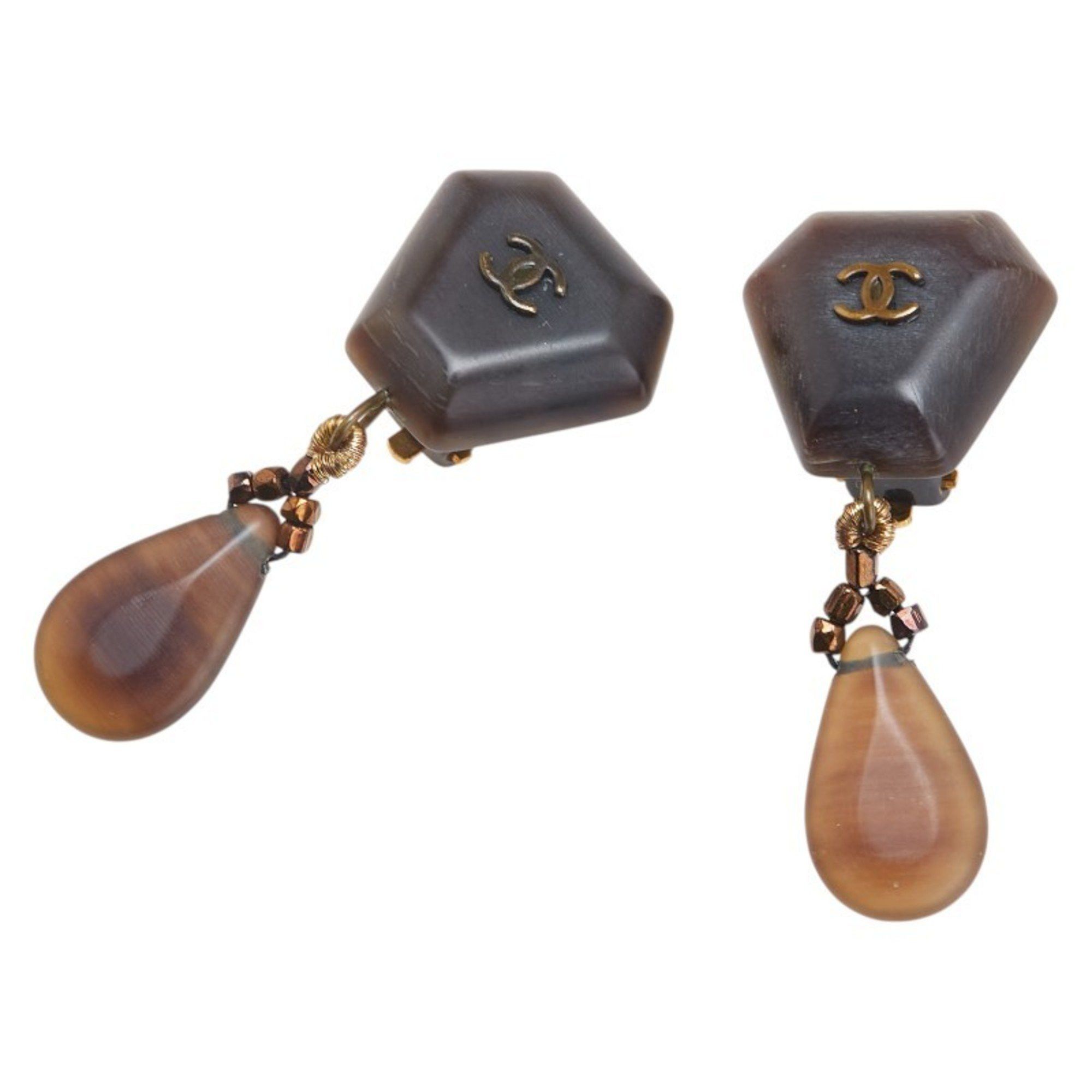 Vintage Chanel Coco Mark Wood Motif Teardrop Swing Earrings in Brown Gold Plastic with Plated Finish for Women