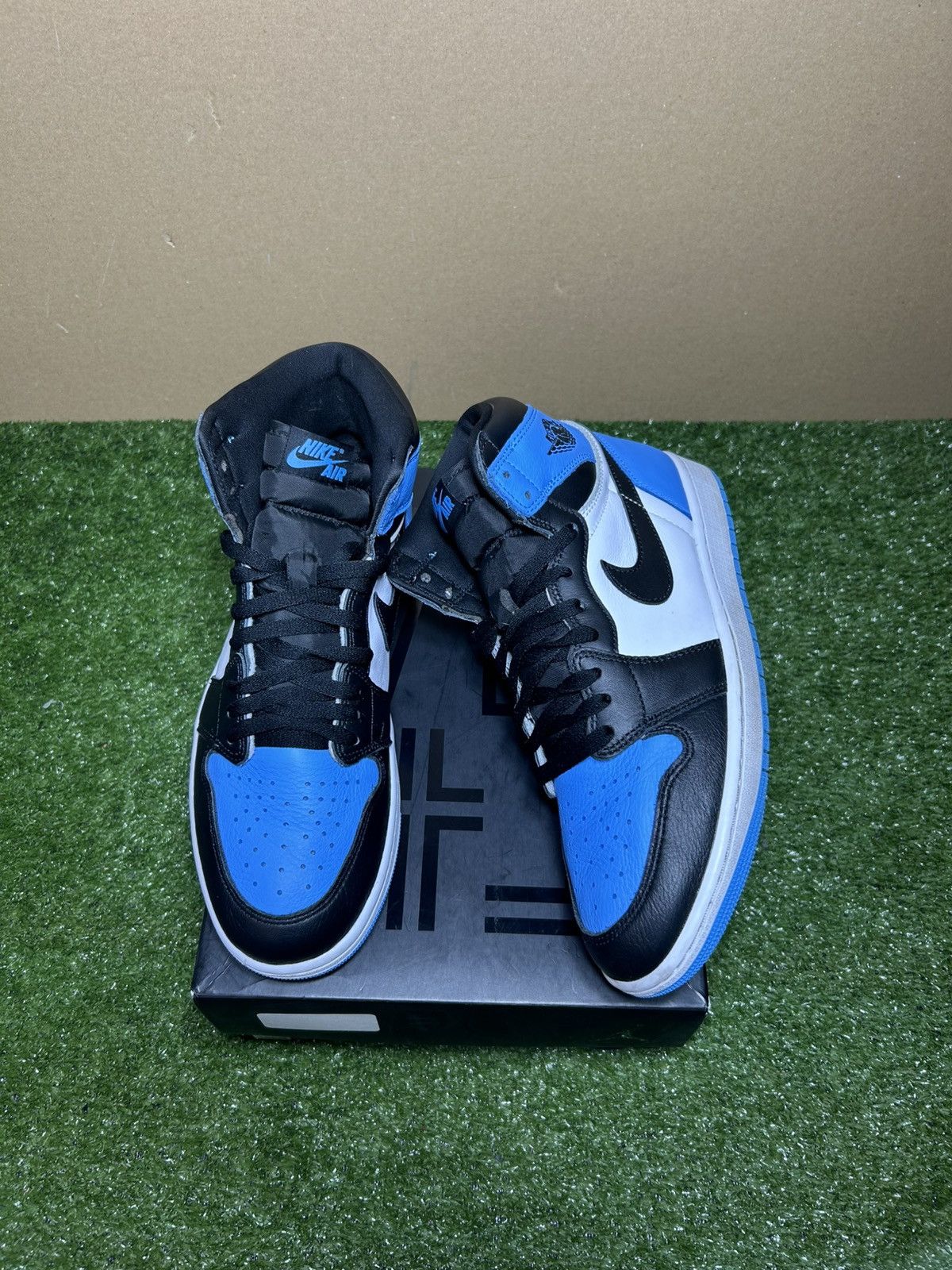 Jordan Brand Jordan 1 UNC toe Size US 10.5 / EU 43-44 - 1 Thumbnail