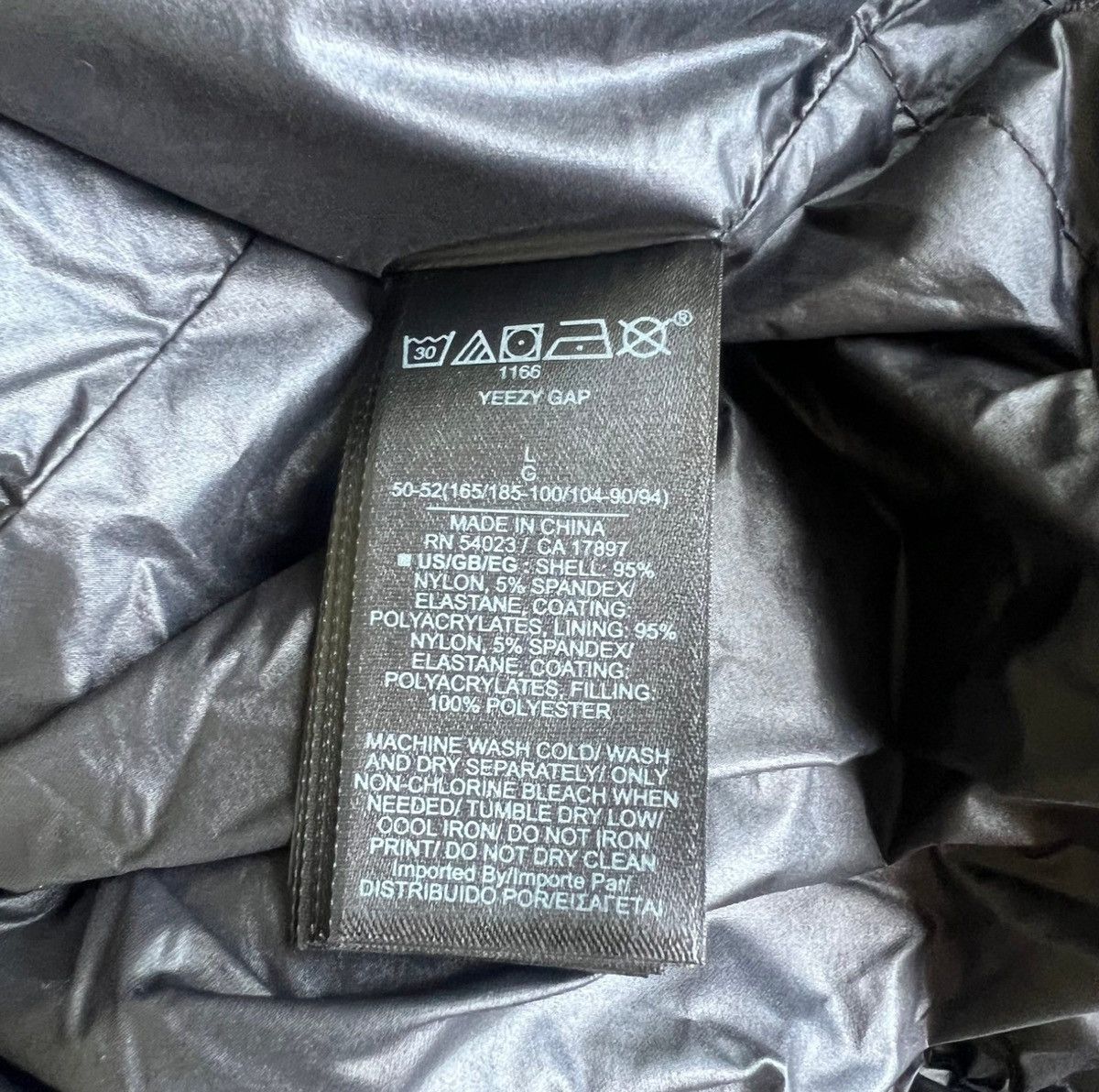 Balenciaga × Gap × Yeezy Yeezy Gap Mock Neck Size US L / EU 52-54 / 3 - 7 Thumbnail