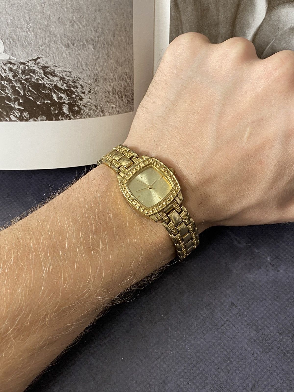 Japanese Brand Vintage Avon Watch Rhinestone Gold Tone Size ONE SIZE - 6 Thumbnail