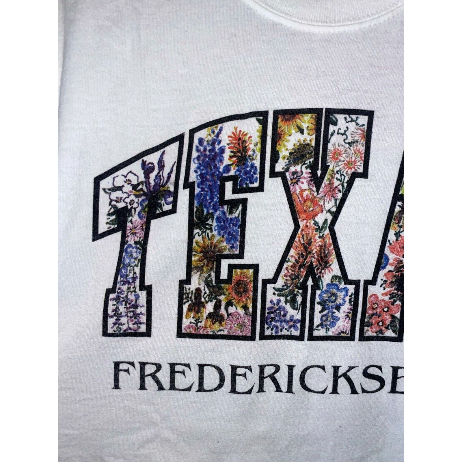 Gildan Vintage Texas Fredericksburg Shirt White Floral Tee VTG M Size US M / EU 48-50 / 2 - 3 Thumbnail
