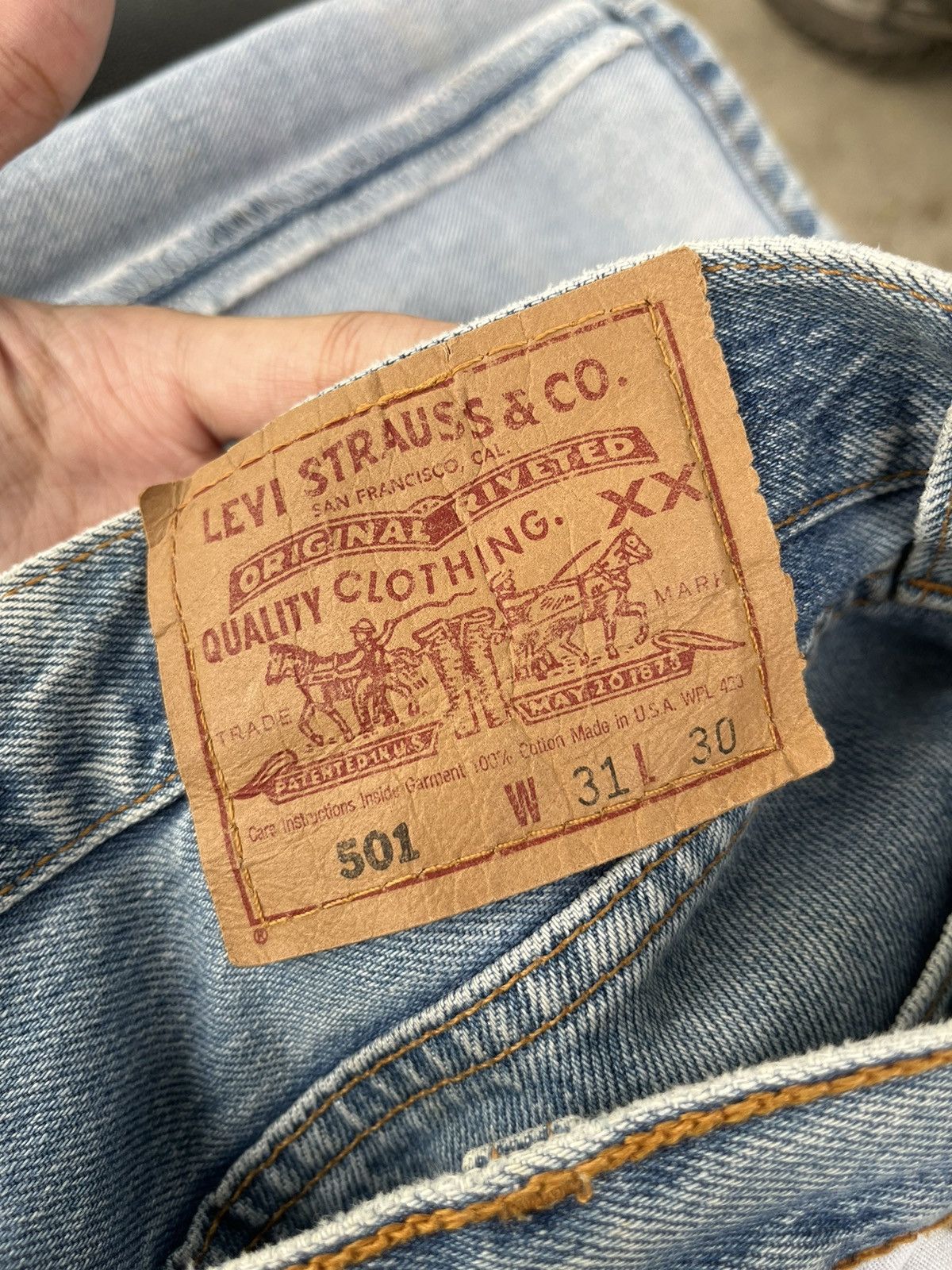 Levi's × Vintage VINTAGE LEVI’S 501 FADED LIGHT BLUE JEANS Size US 31 - 6 Thumbnail
