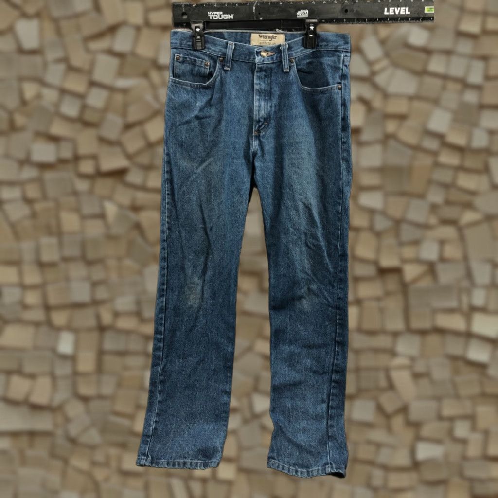 Wrangler Wrangler Jeans Straight Mens 33x32 Regular Mid Wash Blue Denim 5-Pocket Belt Loops Cotton Blend Size 33 Wrangler Brand Size US 33 - 1 Thumbnail
