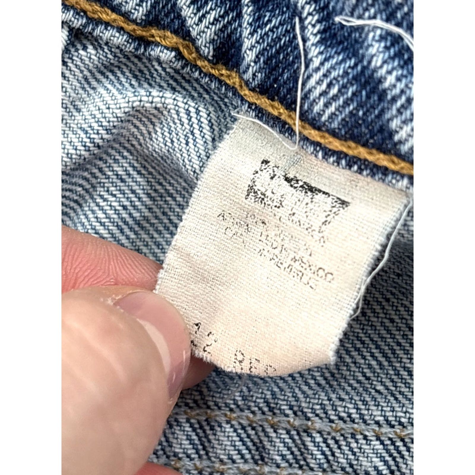 Levi's VINTAGE Levi’s Shorts Womens 30 High Rise Distressed Frayed Light Wash 90s Cut-Off Denim Blue Womens Size 30" / US 8 / IT 44 - 6 Thumbnail