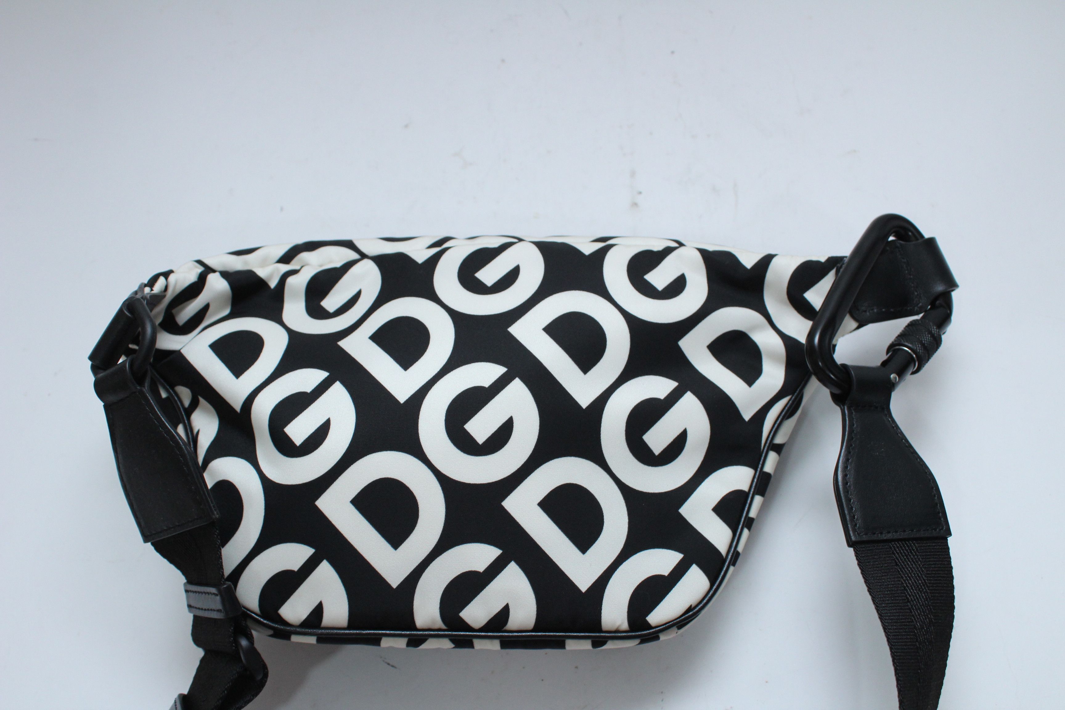 Dolce & Gabbana Dolce Gabbana DG Logo Waist Bag Hype Authentic Size ONE SIZE - 7 Thumbnail