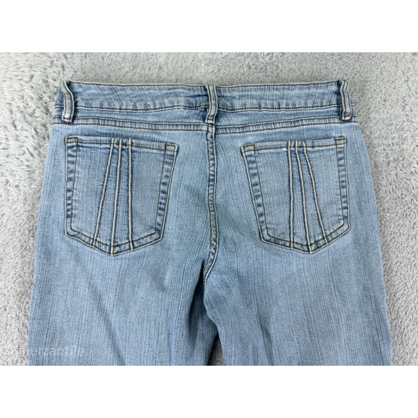Vintage Arizona Jeans Pants Womens 5 Blue Denim Capri Cotton Blend Stretch Light Wash Pockets Regular Logo Embroidered Front Flat Front kick off Size 27" / US 4 / IT 40 - 4 Thumbnail