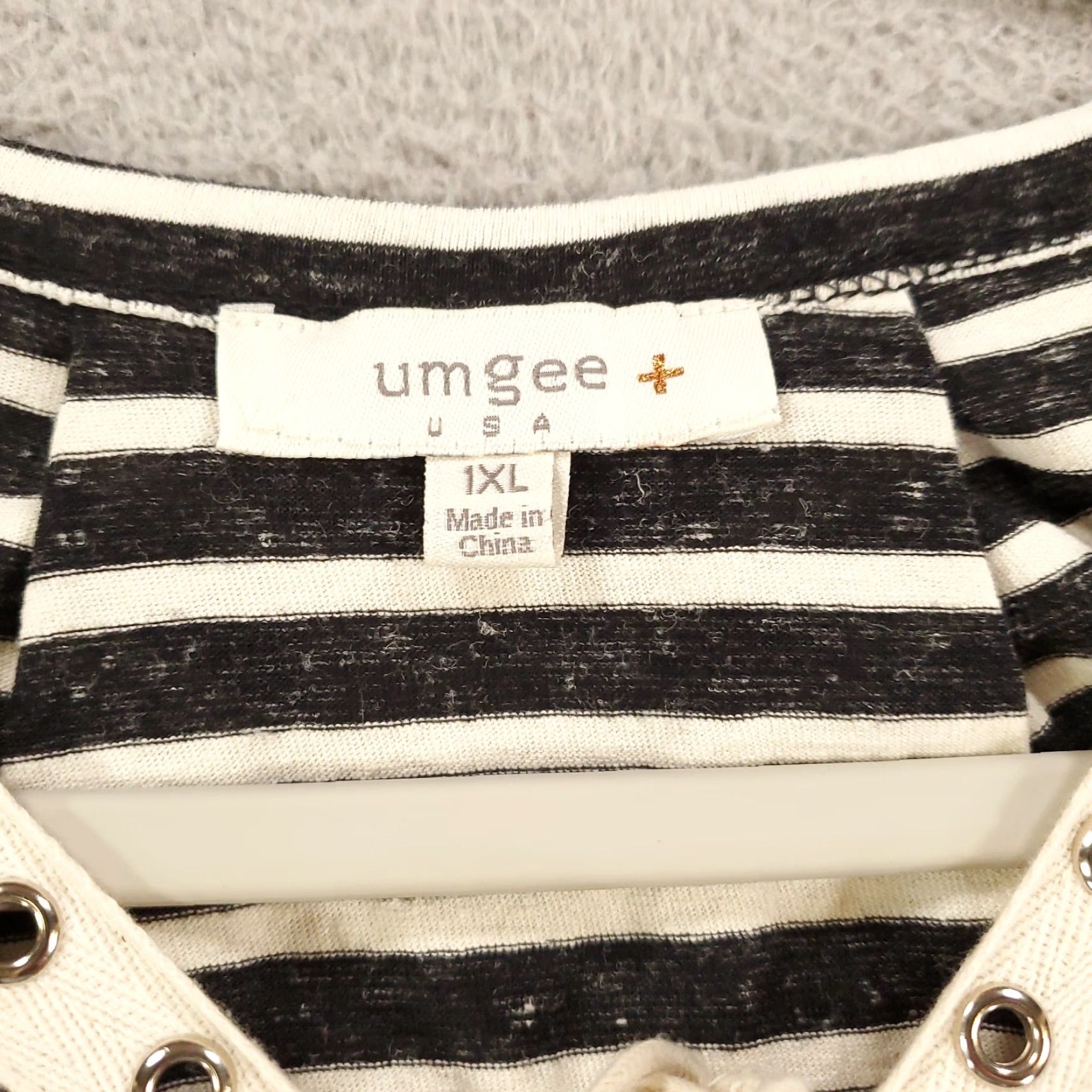 Vintage UMGEE Top Womens XL Black Ivory Striped Tunic Lace Up V-Neck Grommets Short Sleeve Bohemian Classic Nautical Tunic Shirt Womens XL Size XL / US 12-14 / IT 48-50 - 5 Thumbnail