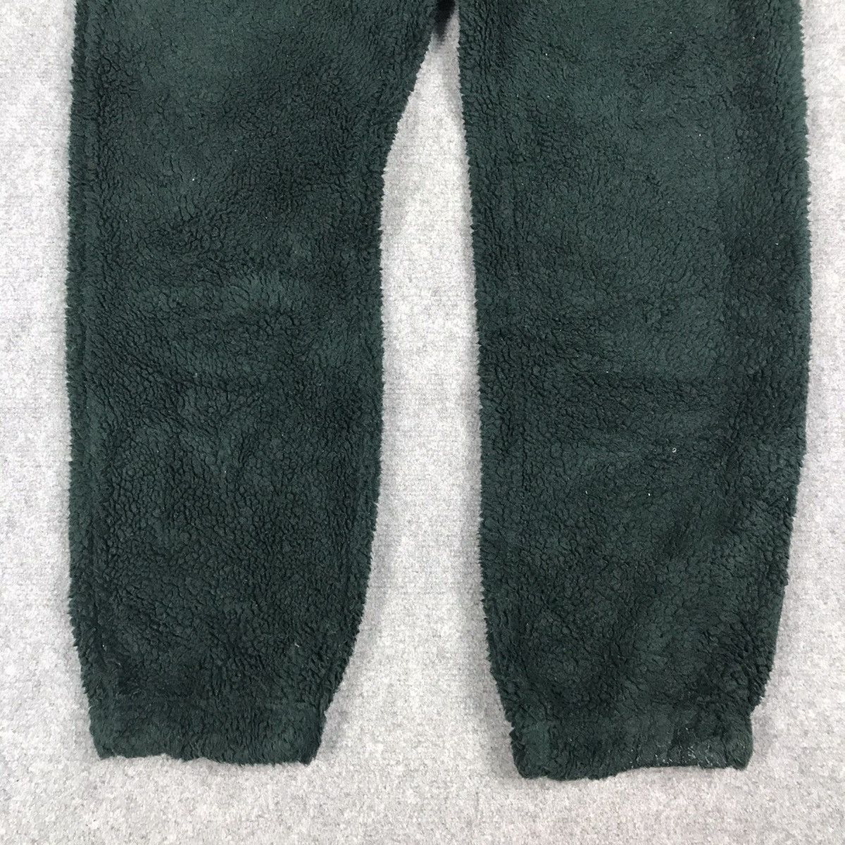 JW Anderson × Uniqlo J.W ANDERSON X UNIQLO GREEN FLEECE SHERPA SWEATPANTS Size US 32 / EU 48 - 2 Thumbnail