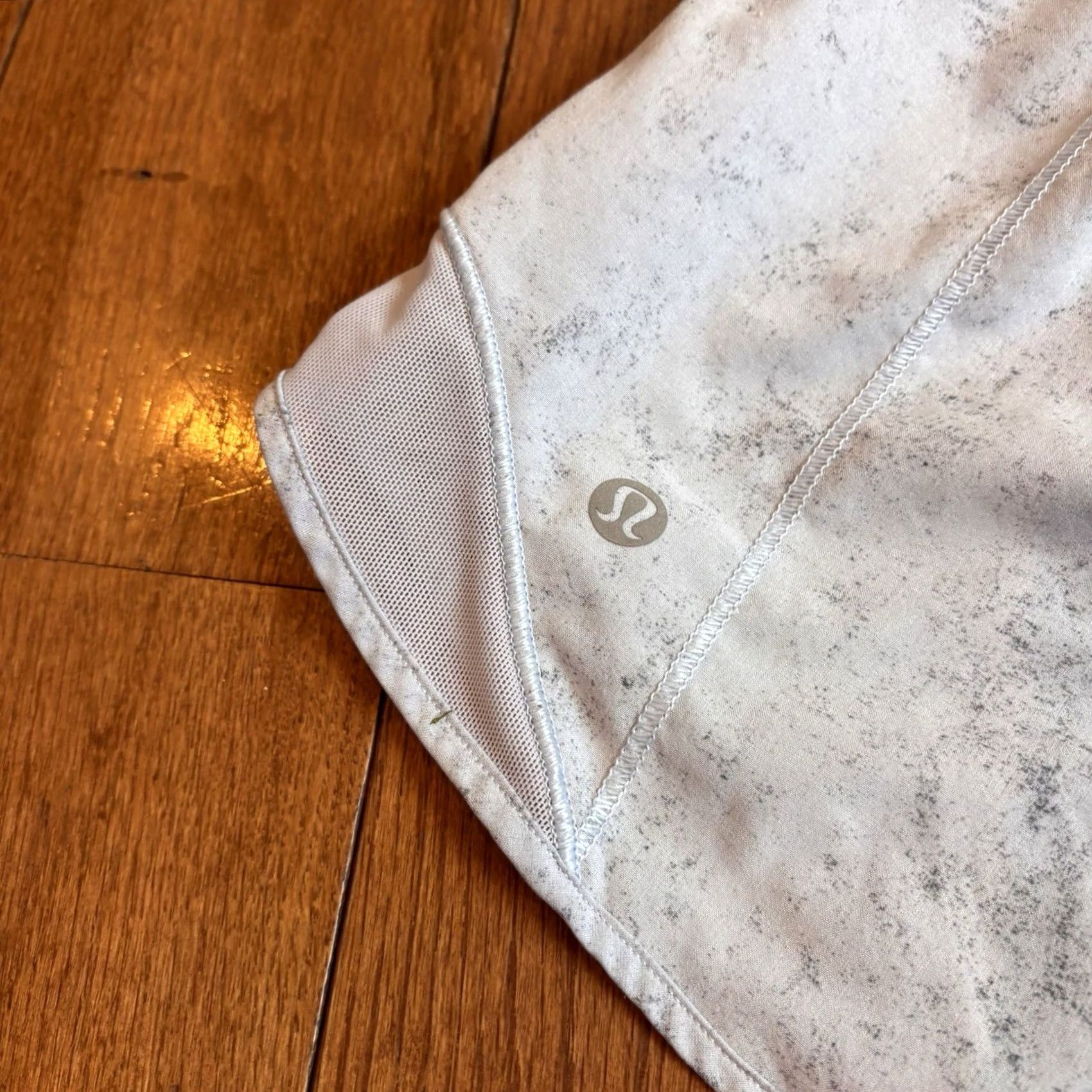 Lululemon VINTAGE Womens Lululemon Hotty Hot Low-Rise Lined Short 4" Gravel Dust Pastel Blue sz 12 Size 34" / US 12 / IT 48 - 3 Thumbnail