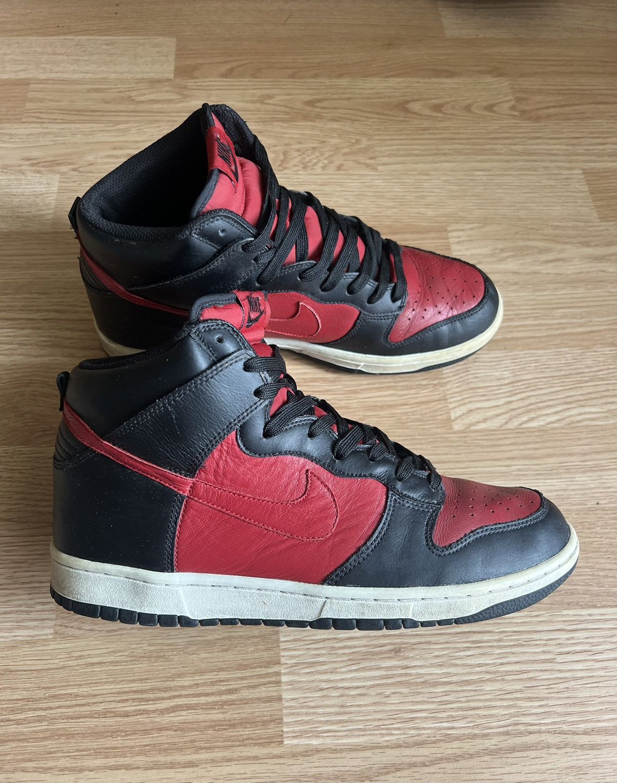 Nike Vintage Nike Dunk Hi Varsity Red Bred Black 2010 Us 10 Size US 10 / EU 43 - 1 Thumbnail