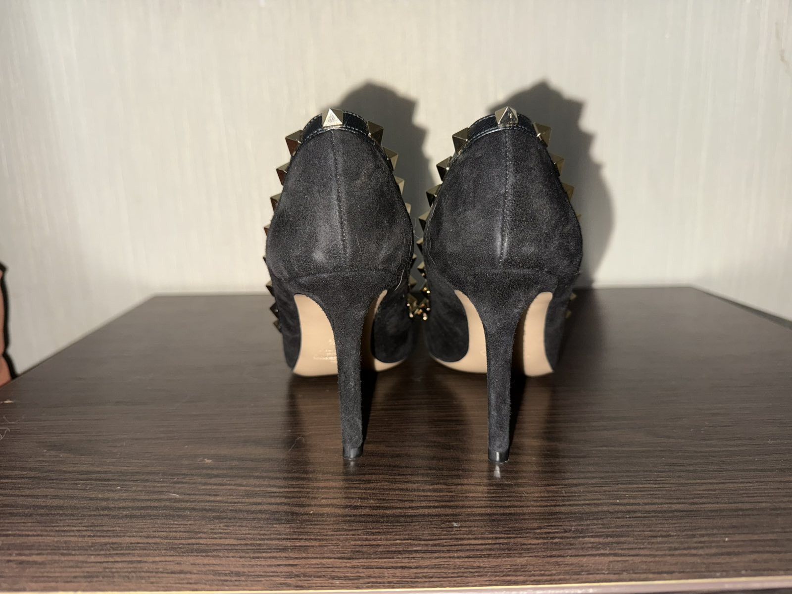 Valentino Valentino Garavani Pump Heel Studded Suede Black Size US 4.5 / IT 34.5 - 6 Thumbnail