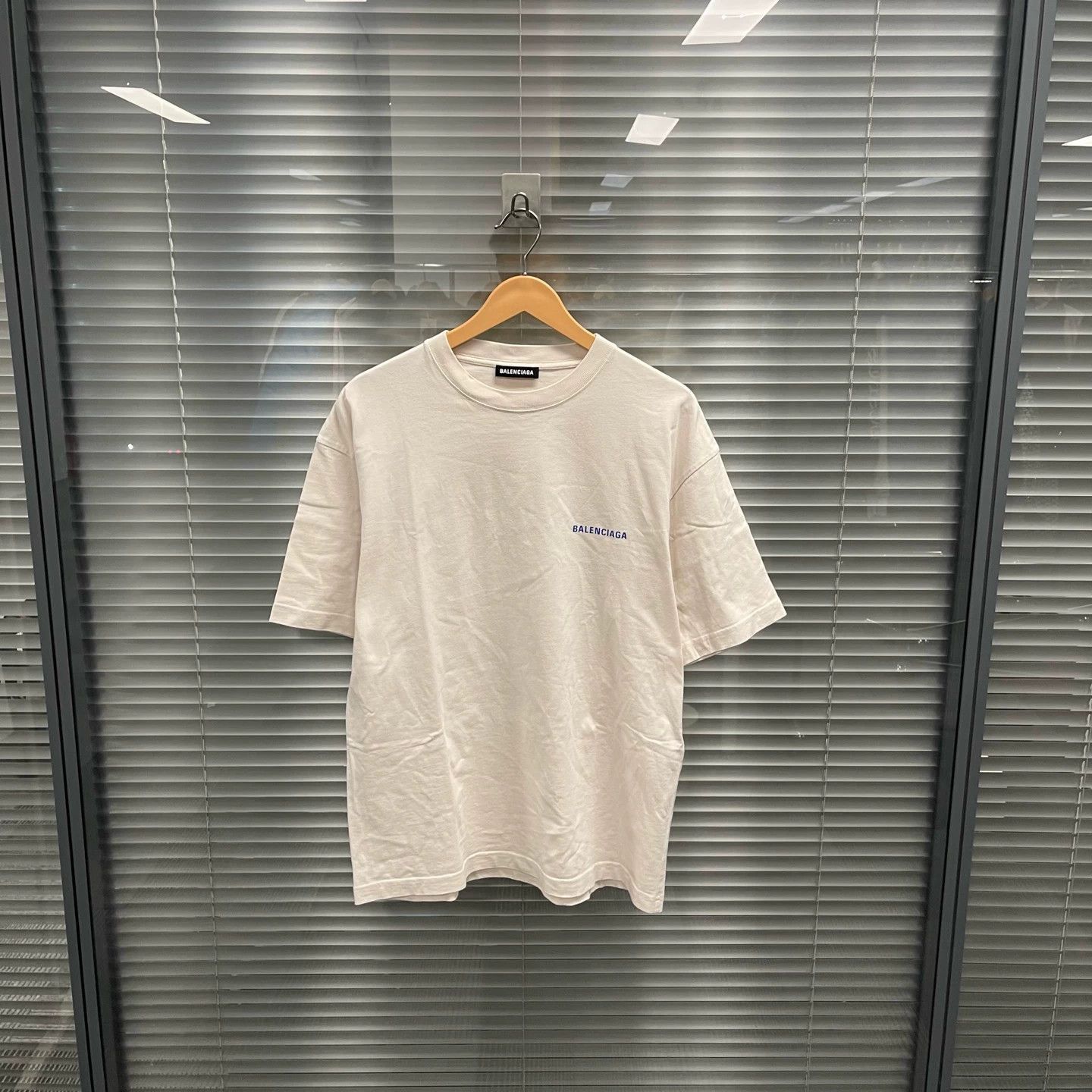 Balenciaga Beige Short-Sleeve Oversized T-Shirt XS Size US XS / EU 42 / 0 - 1 Thumbnail