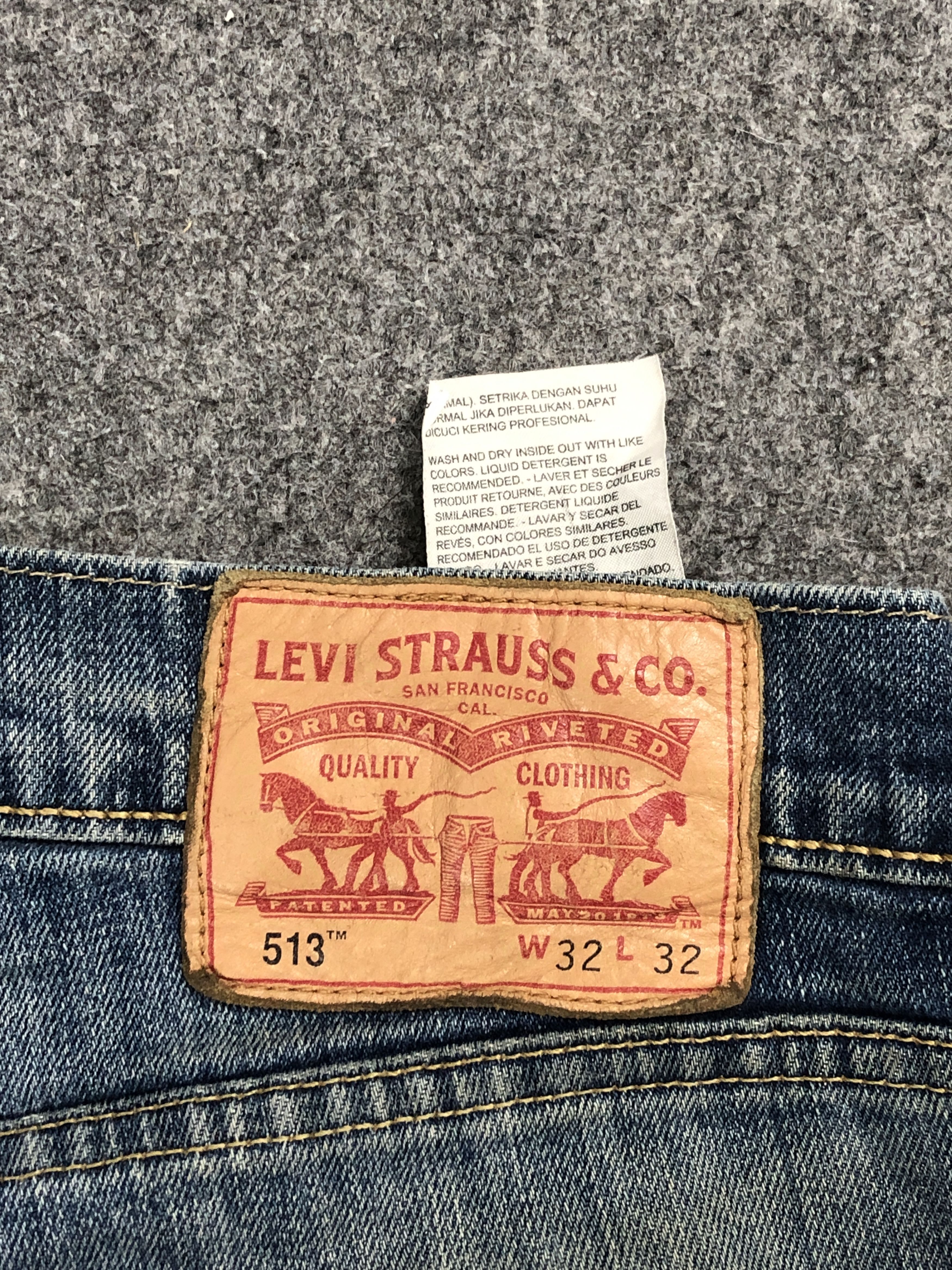 Levi's × Vintage Distressed Vintage Levi's 513 Faded Blue Jeans DP2248 Size US 33 - 5 Thumbnail