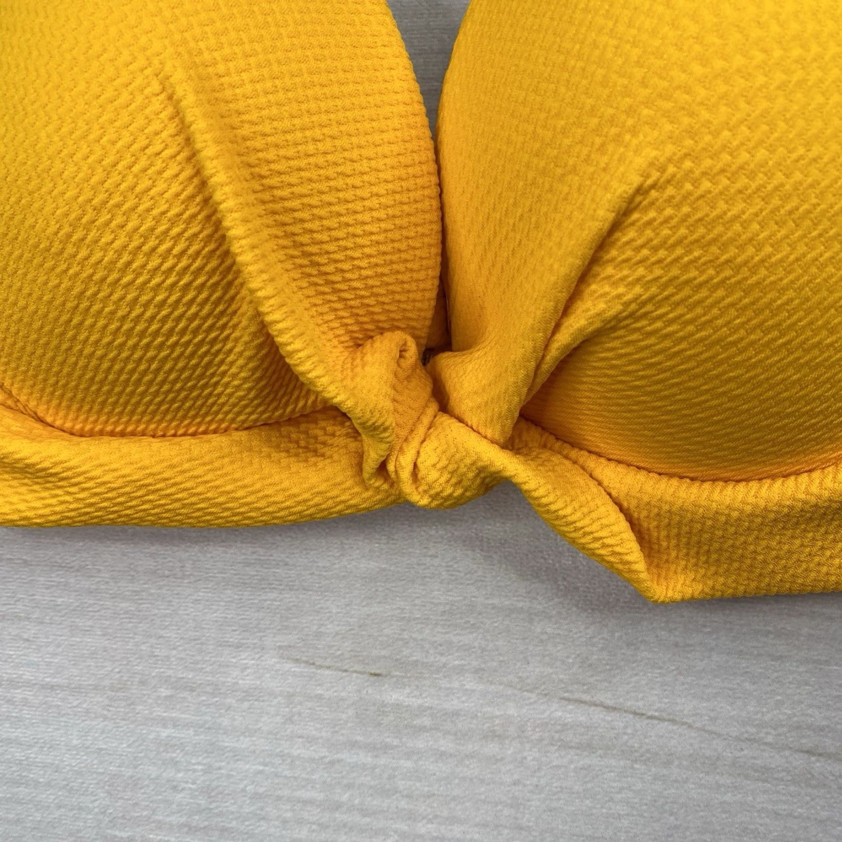 Vintage Shade & Shore Bikini Top 36DD Gold Twist Back Closure Double Hook Straps Lined Swim Beach Womens DD Size XS / US 0-2 / IT 36-38 - 2 Thumbnail