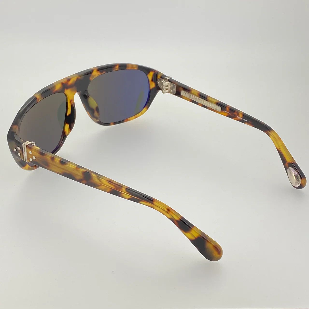 Ann Demeulemeester Ann Demeulemeester Sunglasses Flat Tortoise Shell and Grey Size ONE SIZE - 8 Thumbnail
