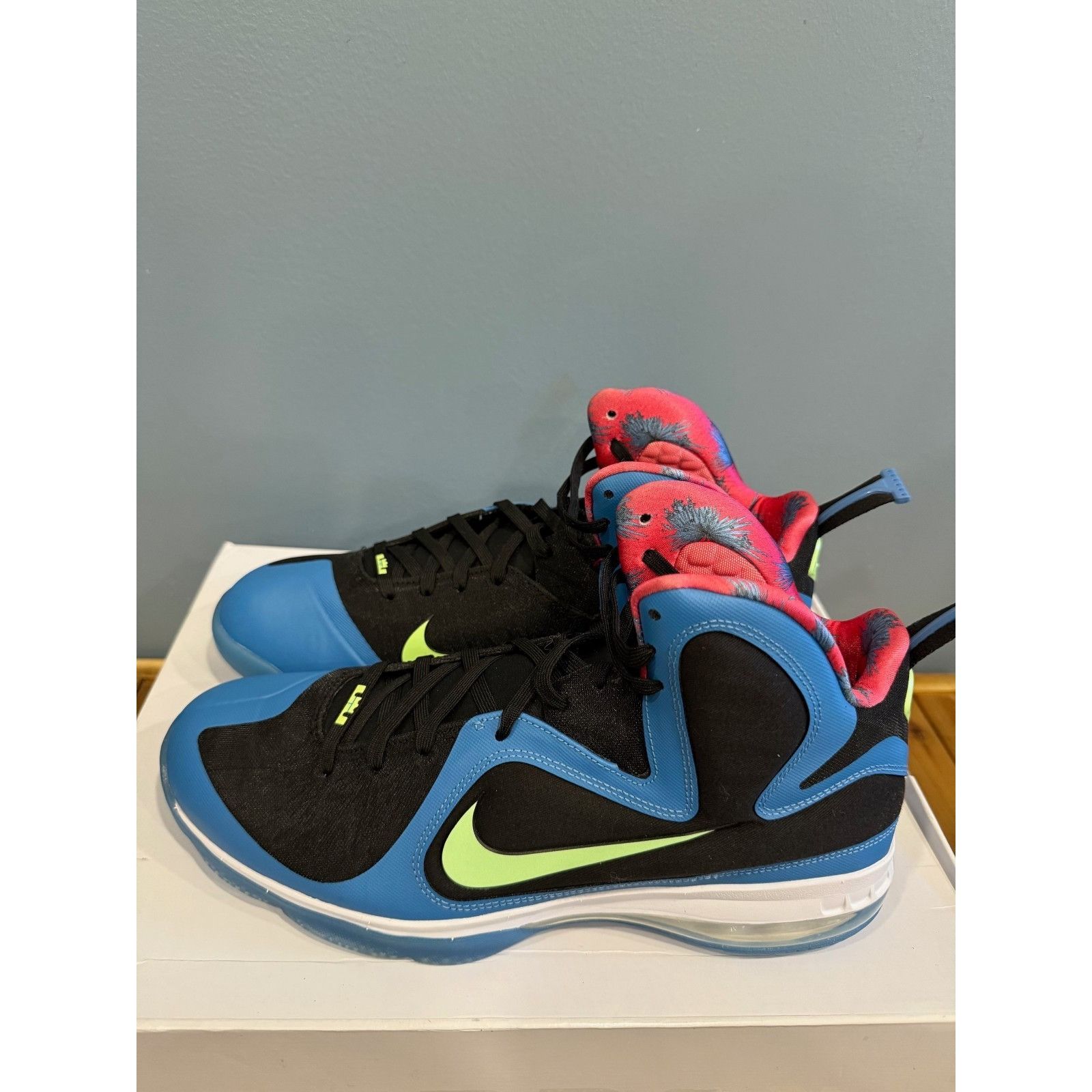Nike Size 12 - Nike LeBron 9 South Coast - Worn 1x Size US 12 / EU 45 - 2 Thumbnail