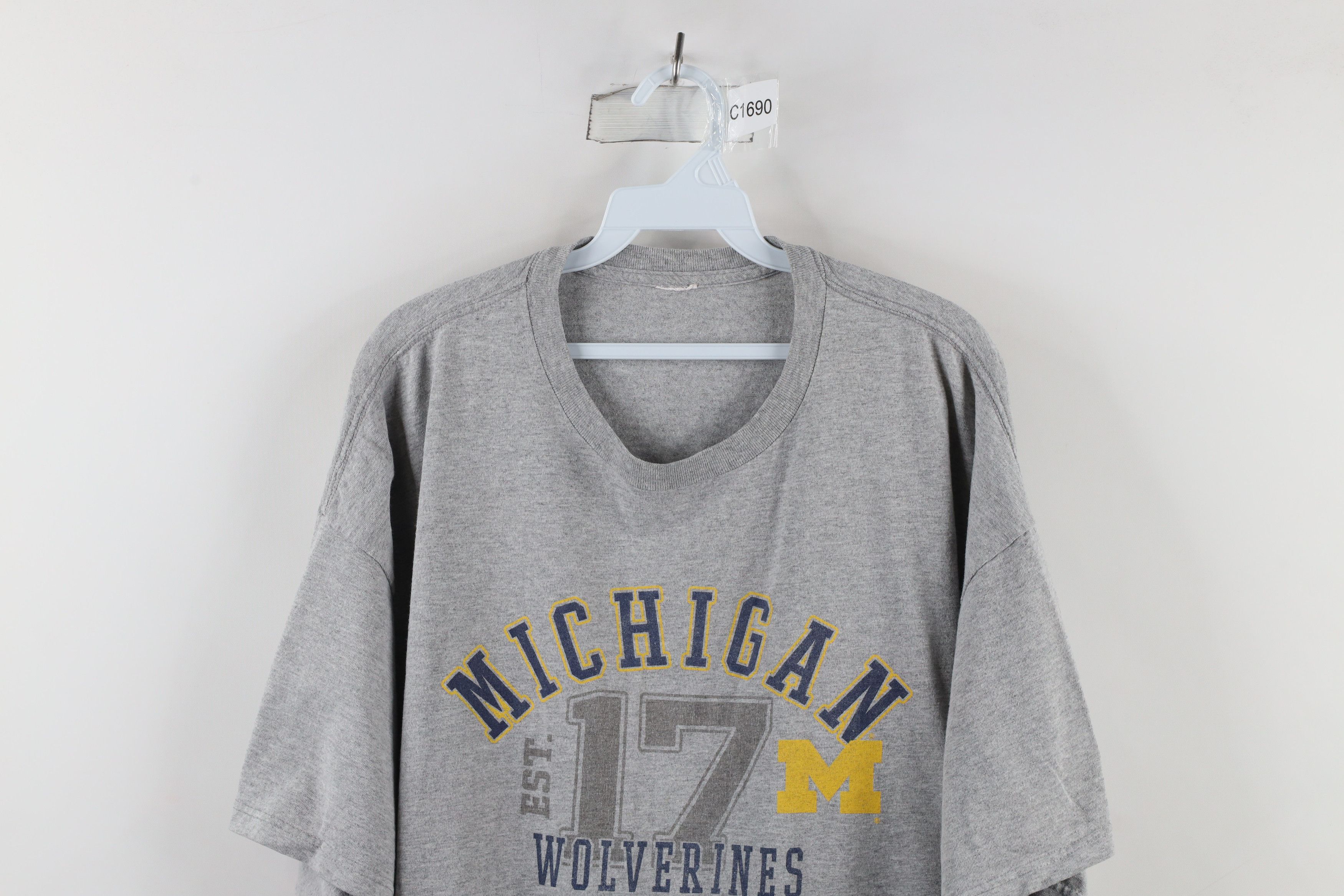 Vintage Vintage Out University of Michigan Short Sleeve T-Shirt Size US XXL / EU 58 / 5 - 2 Thumbnail