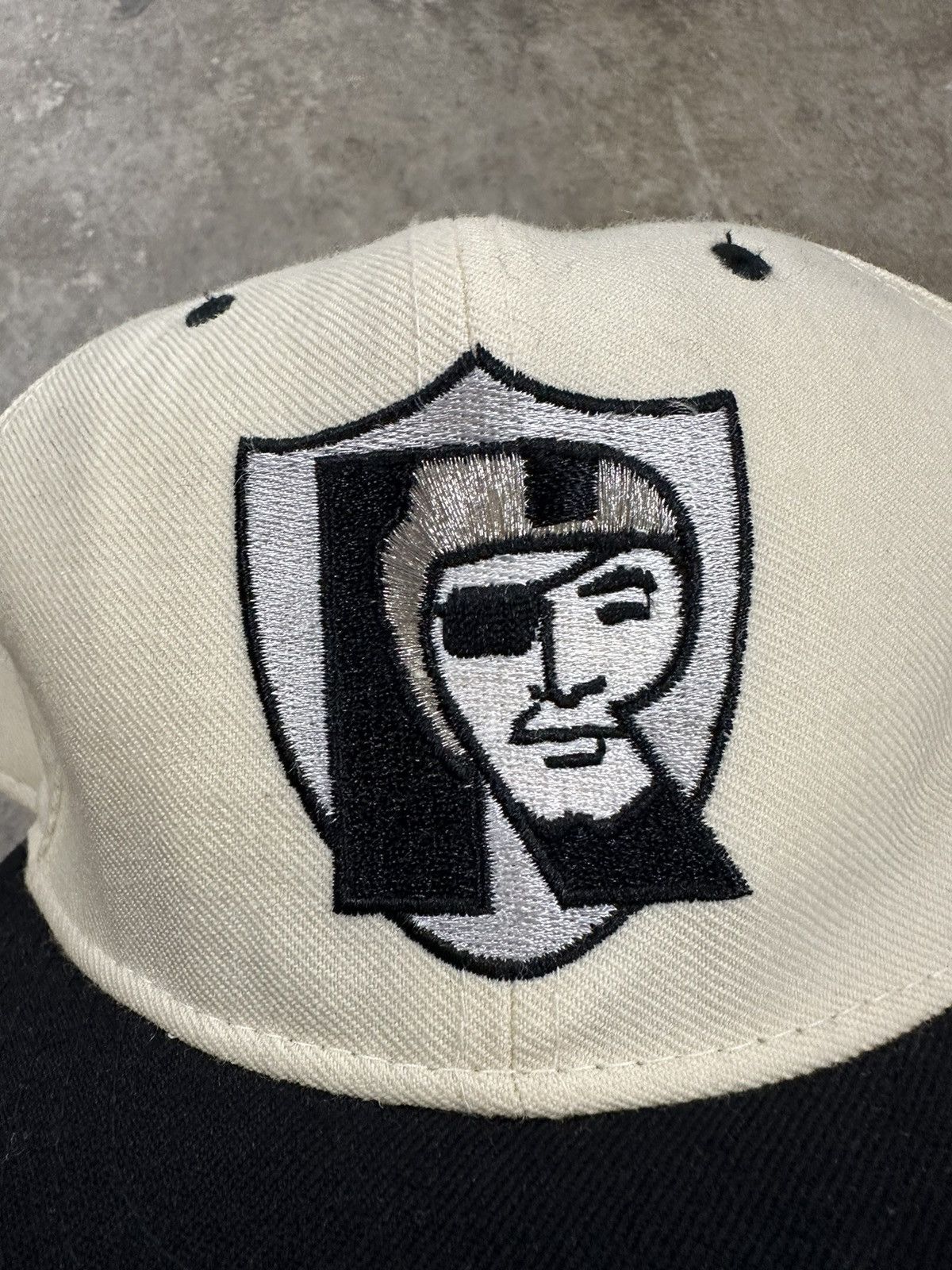 New Era Vintage 90s New Era Pro Model Oakland Raiders 7 1/2 Fitted Size ONE SIZE - 4 Thumbnail