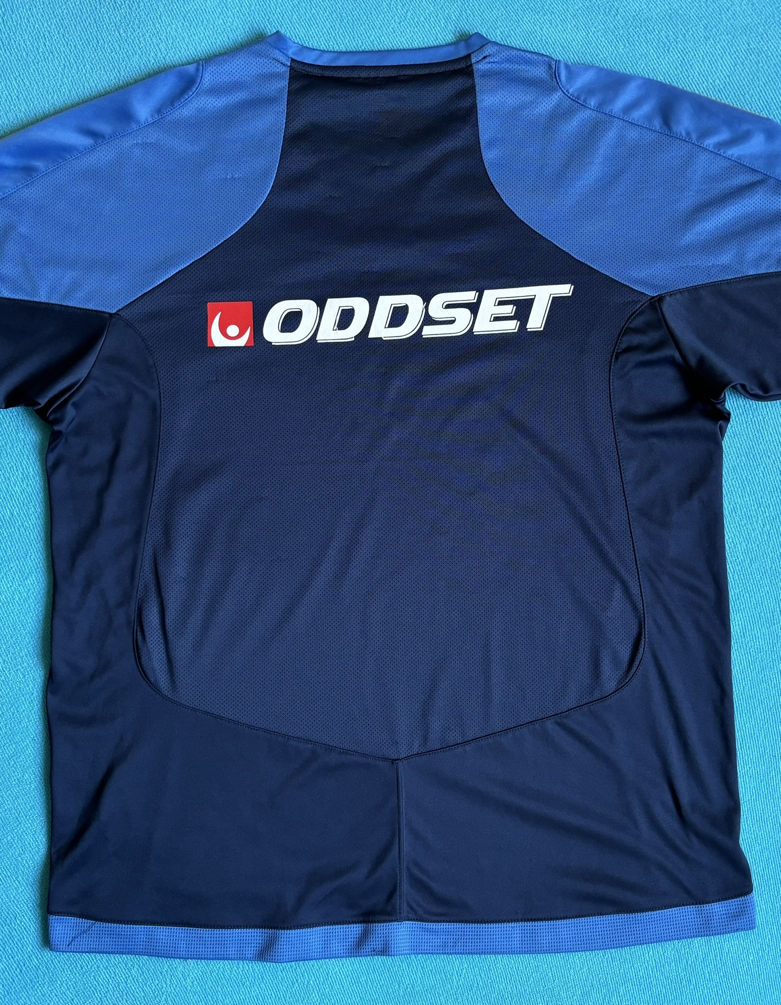 Umbro Sweden 2008 Umbro Oddset Training Jersey size. L Size US L / EU 52-54 / 3 - 15 Thumbnail