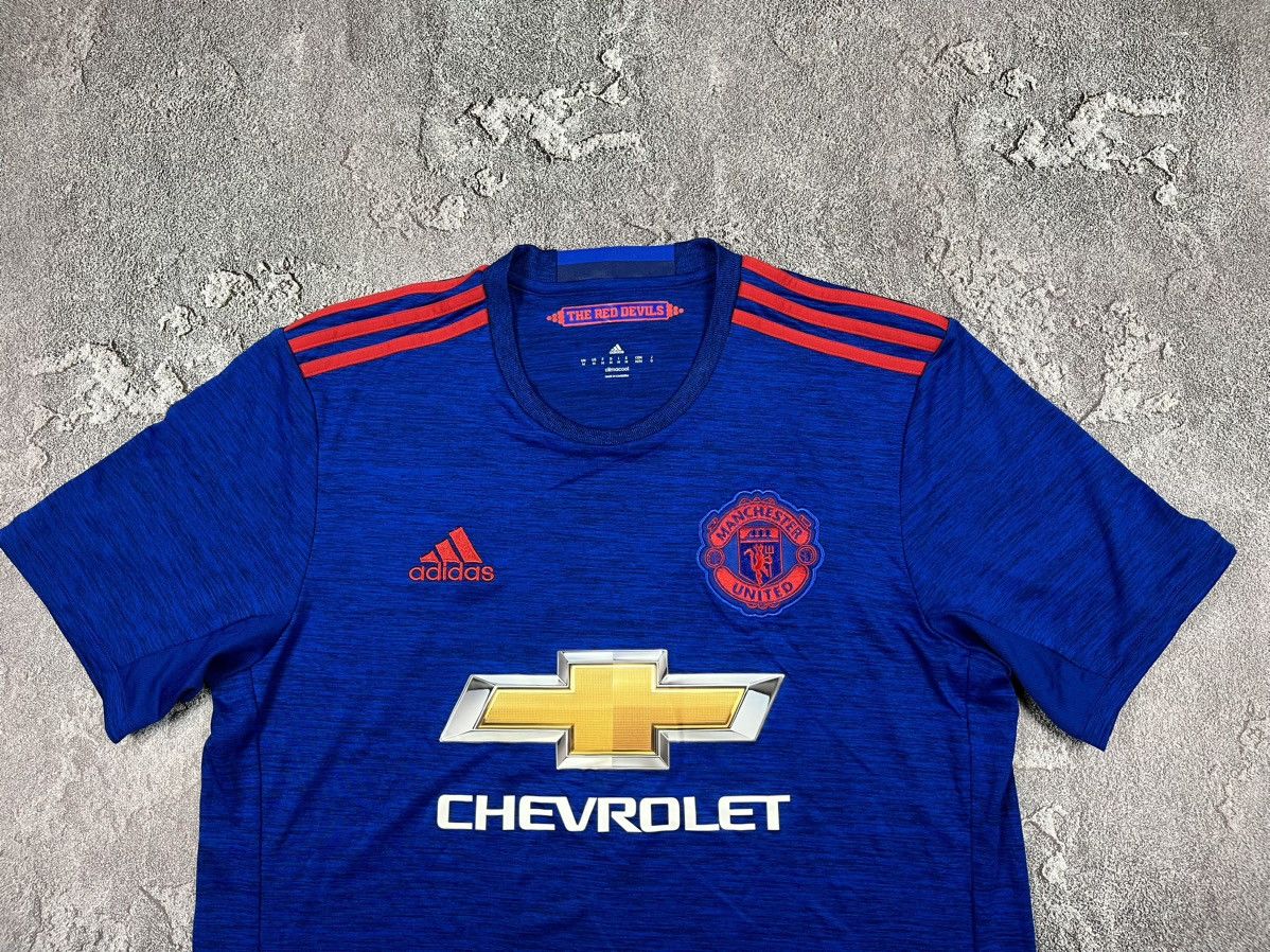 Adidas MANCHESTER UNITED 2016/17 AWAY FOOTBALL SHIRT SOCCER ADIDAS Size US M / EU 48-50 / 2 - 4 Thumbnail