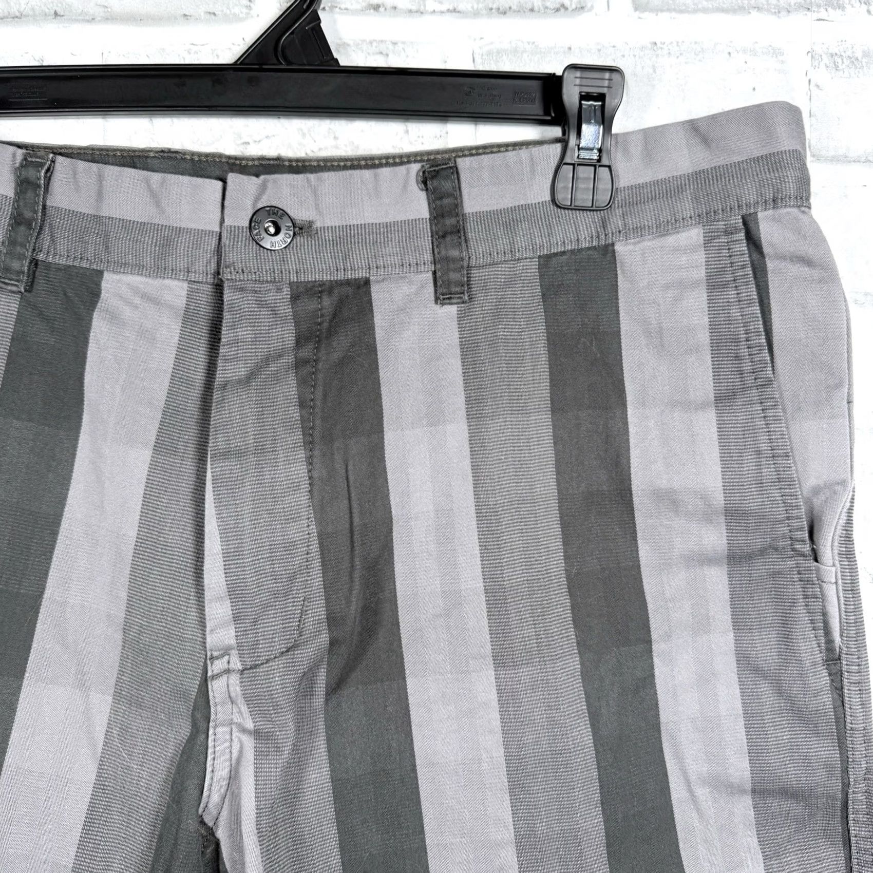 The North Face The North Face Casual Shorts Mens 36 Gray Chino Regular Fit Size US 36 / EU 52 - 2 Thumbnail
