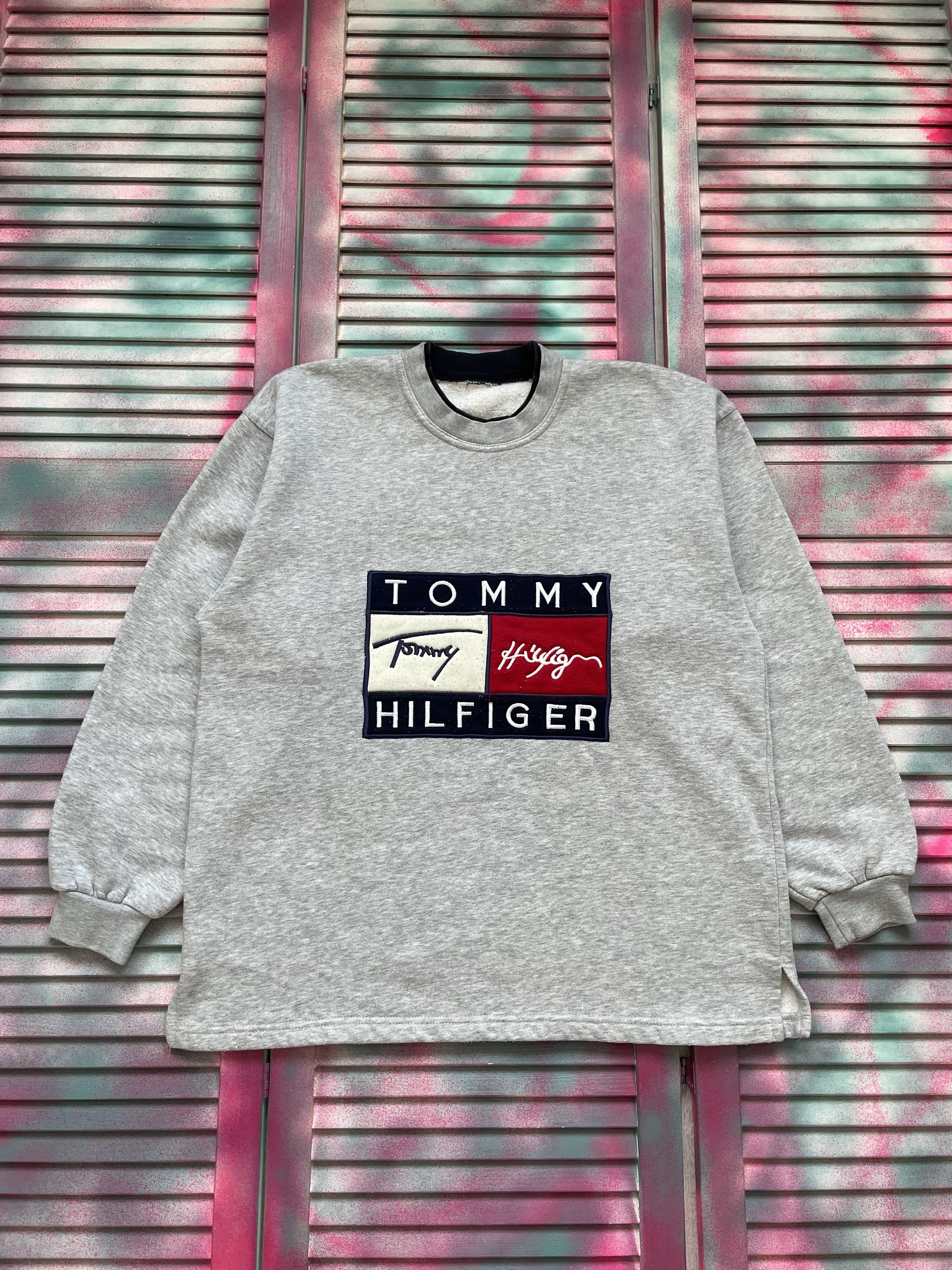 Tommy Hilfiger Vintage Tommy Hilfiger Sweatshirt Big Logo Streetwear Size US L / EU 52-54 / 3 - 1 Thumbnail