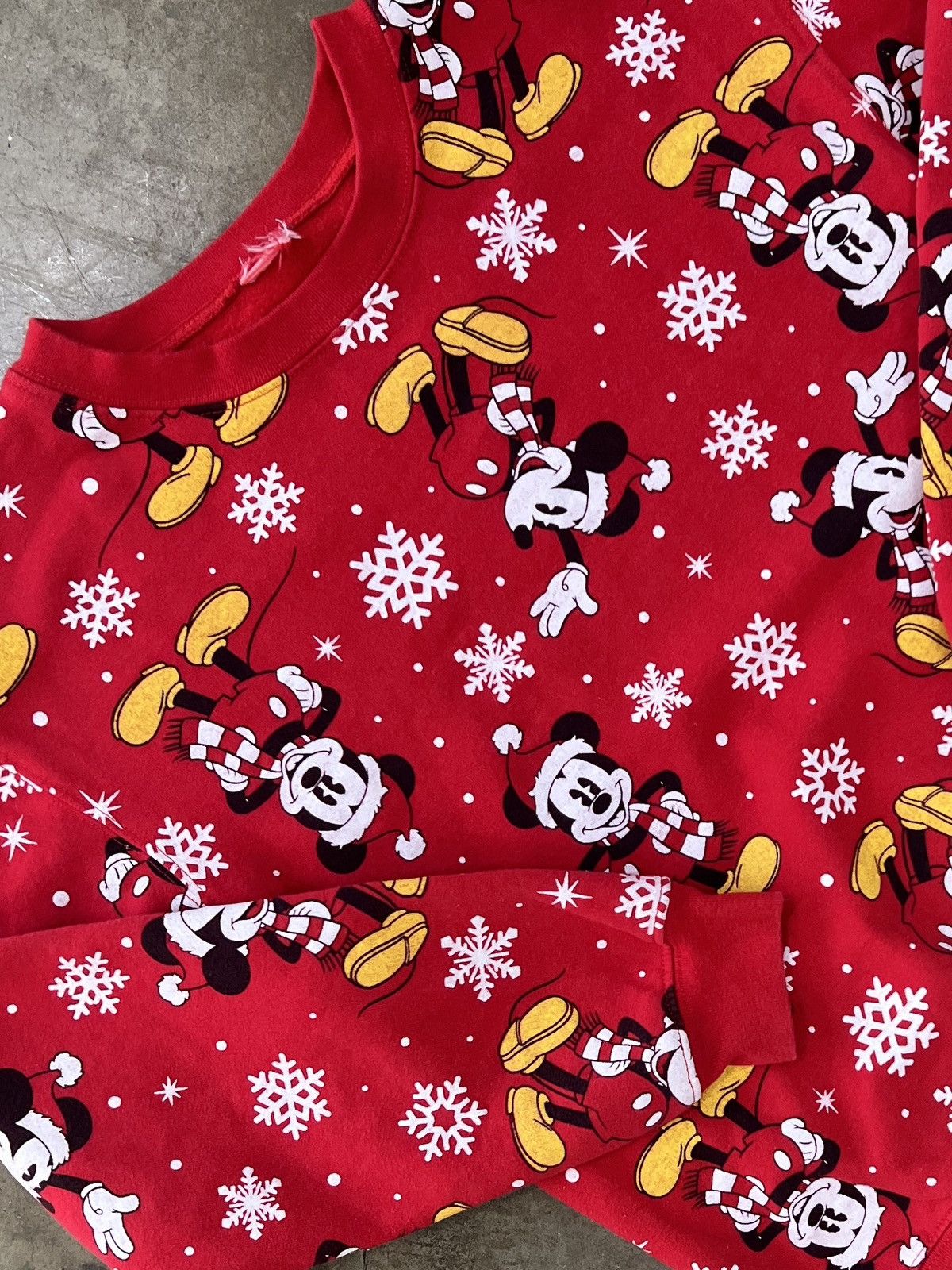Disney Vintage Disney Mickey Mouse Snowflake Crewneck Youth XL Size US XS / EU 42 / 0 - 1 Thumbnail