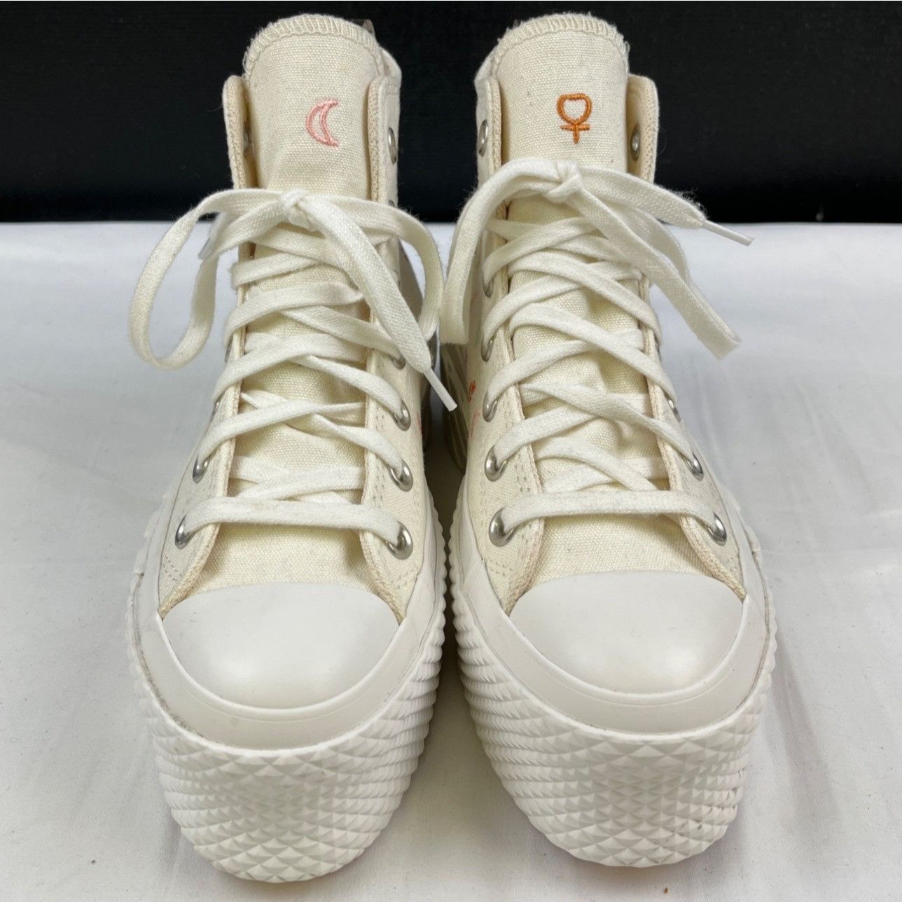 Converse Cuck Taylor Women's White Shoes/Sneakers Sz 5 SKU 4