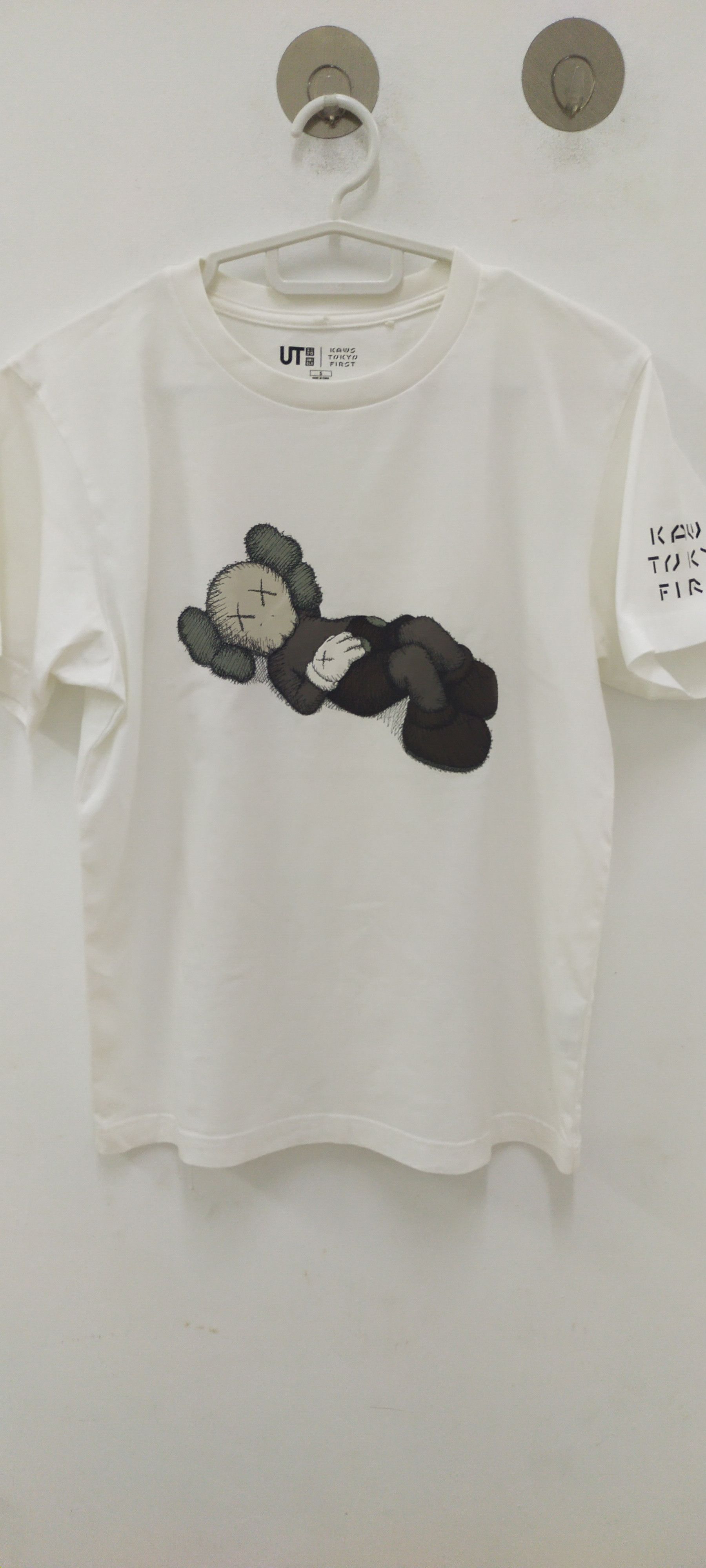 Kaws × Uniqlo Kaws Size US S / EU 44-46 / 1 - 4 Thumbnail