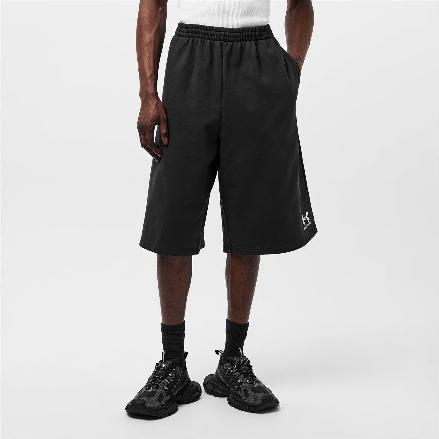 Balenciaga o1g2r1mq0226 Large Shorts In Washed Black Size US 34 / EU 50 - 3 Thumbnail