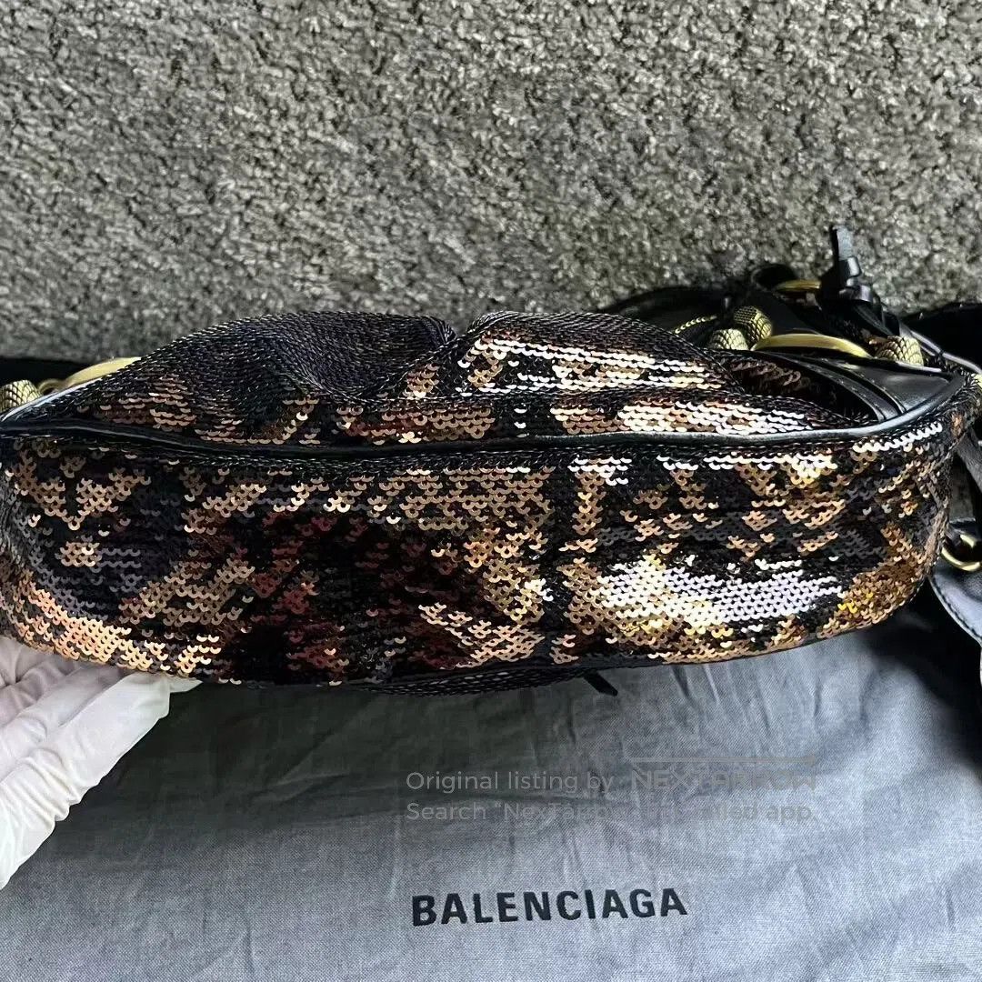 Balenciaga Balenciaga Golden scales The locomotive makes dumplings... Size ONE SIZE - 3 Thumbnail