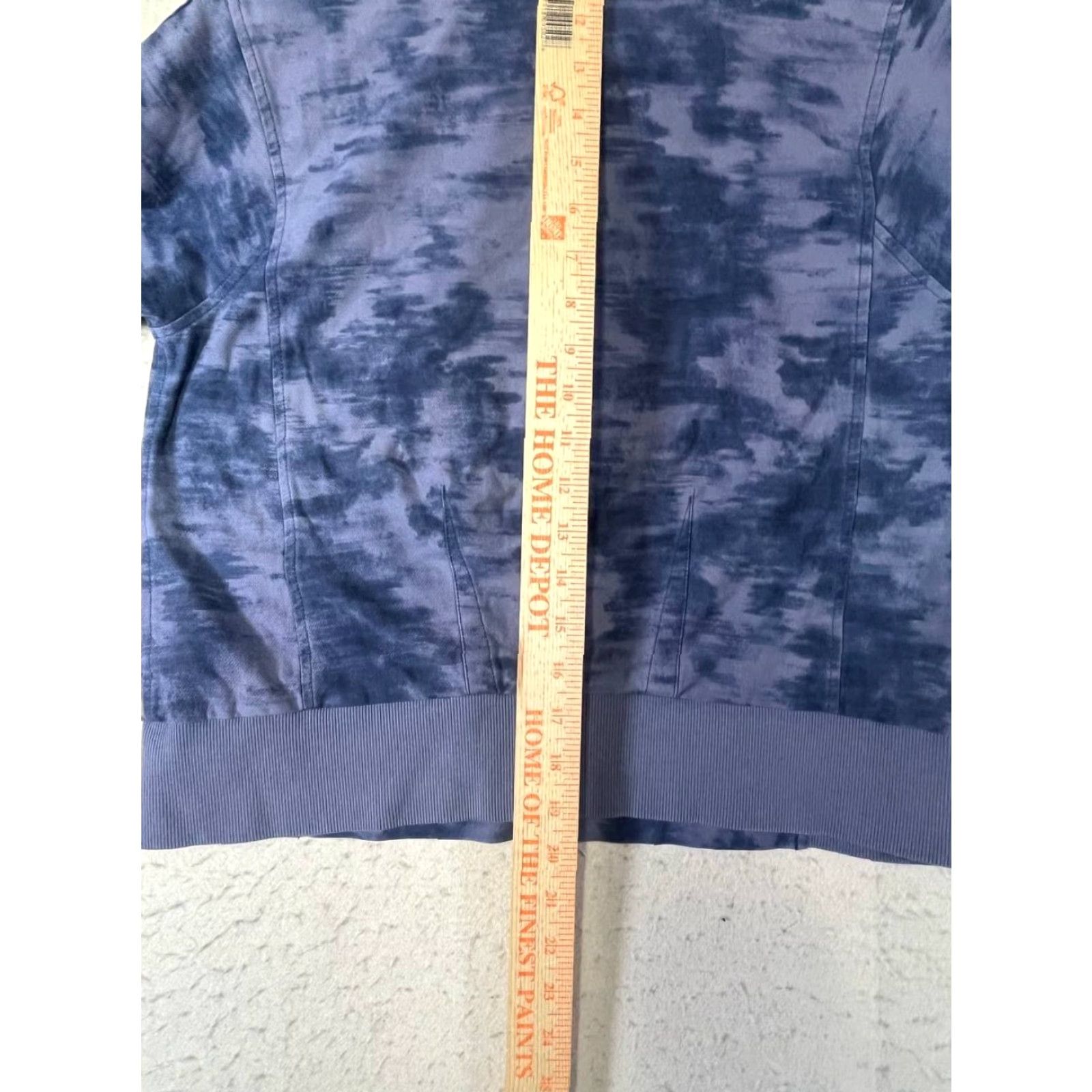 Athleta Athleta Sweatshirt Farallon Crew Neck Blue Purple Camouflage Women S Pullover Casual Activewear Sweatshirt Size S / US 4 / IT 40 - 4 Thumbnail