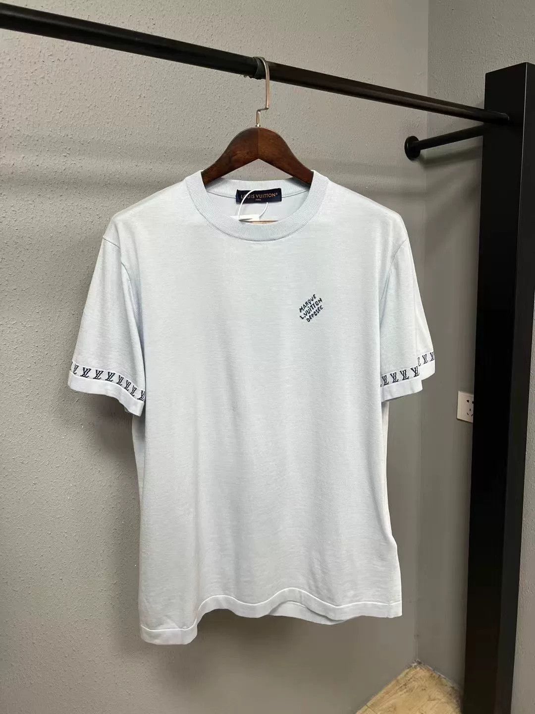 Louis Vuitton LV New Short-Sleeve Top Size US L / EU 52-54 / 3 - 1 Thumbnail