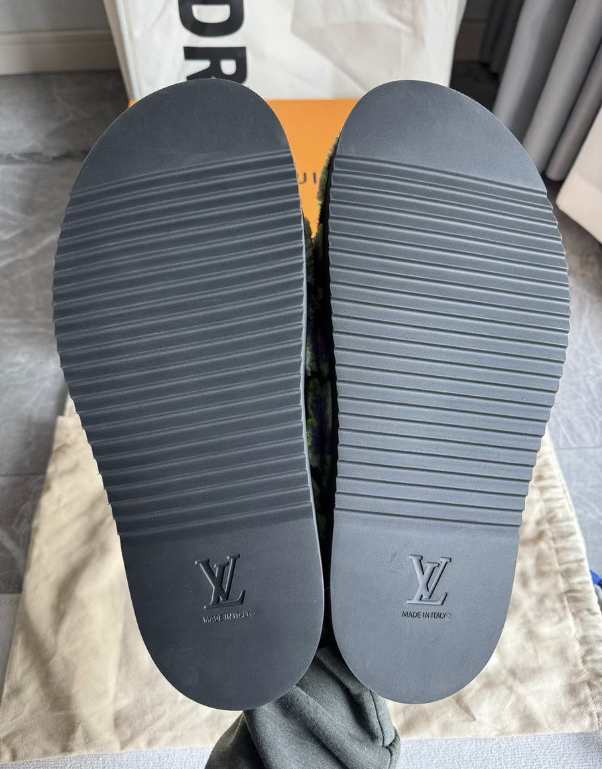 Louis Vuitton Louis Vuitton LV Easy Fur Slides, All-over Logo K6 Size US 8.5 / EU 41-42 - 5 Thumbnail