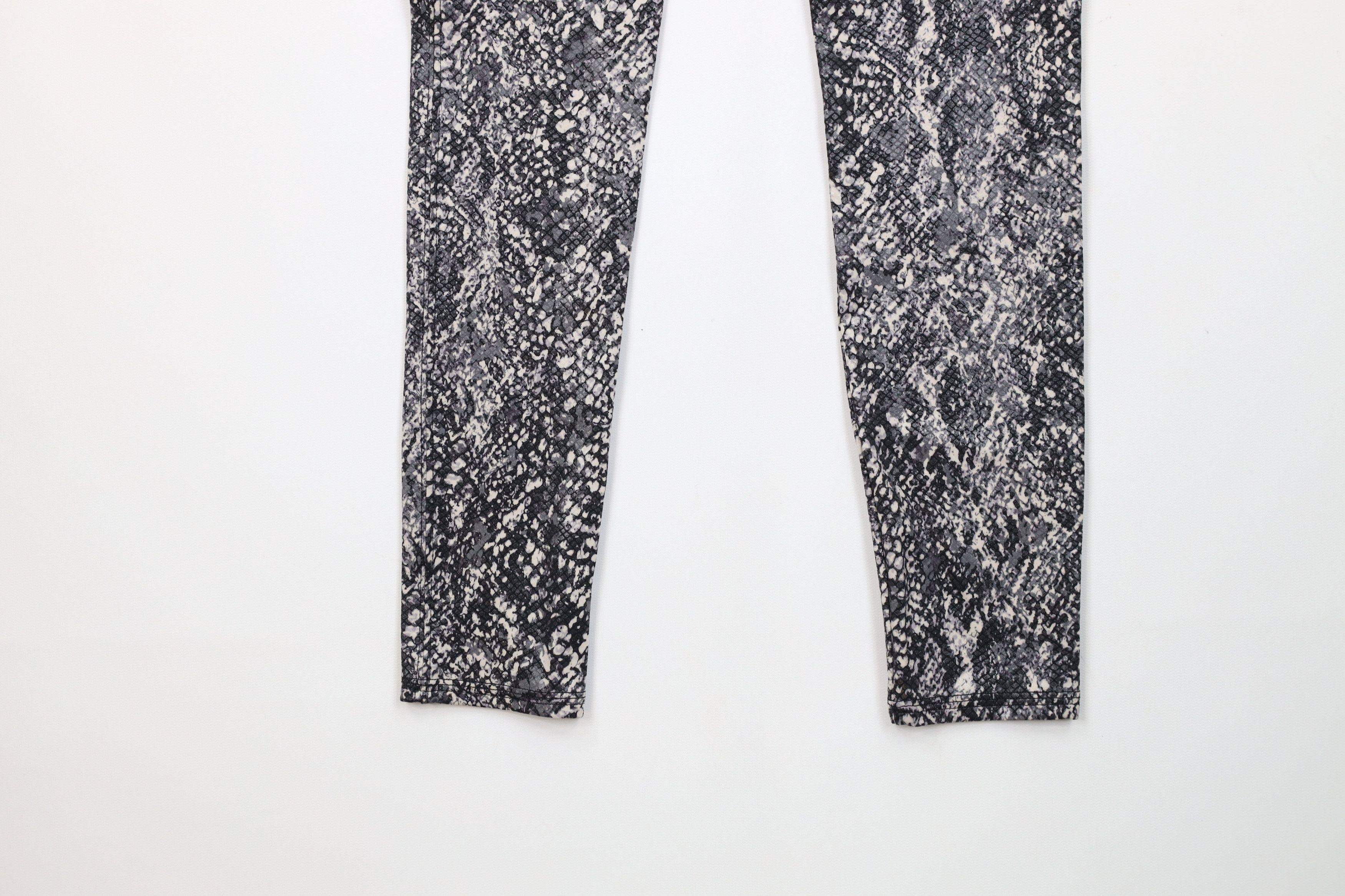 Spanx Spanx Faux Leather Snakeskin Stretch Shapewear Leggings Size 26" / US 2 / IT 38 - 9 Thumbnail