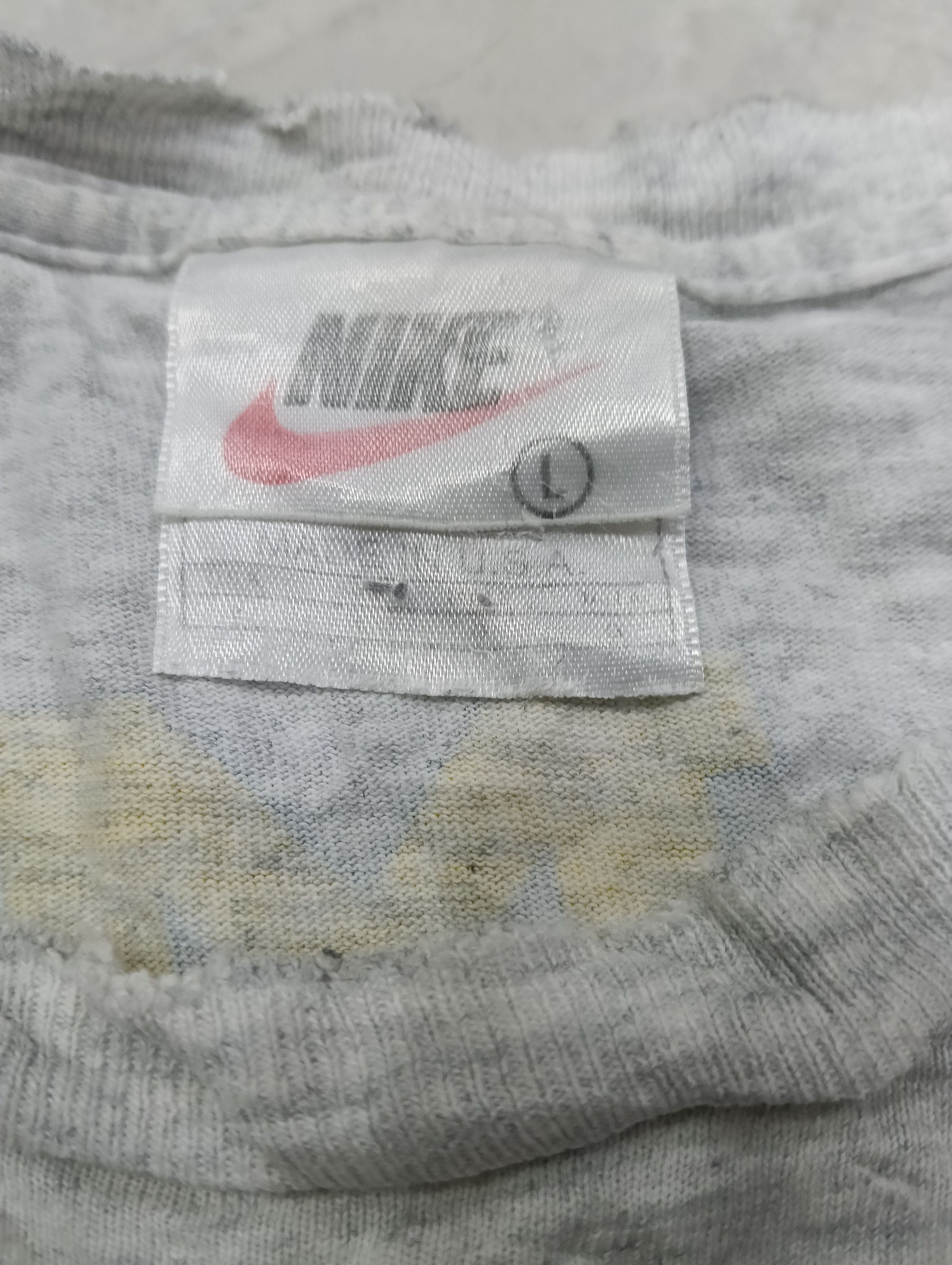 Nike Vintage 90s Nike Michigan Basketball Size US L / EU 52-54 / 3 - 6 Thumbnail