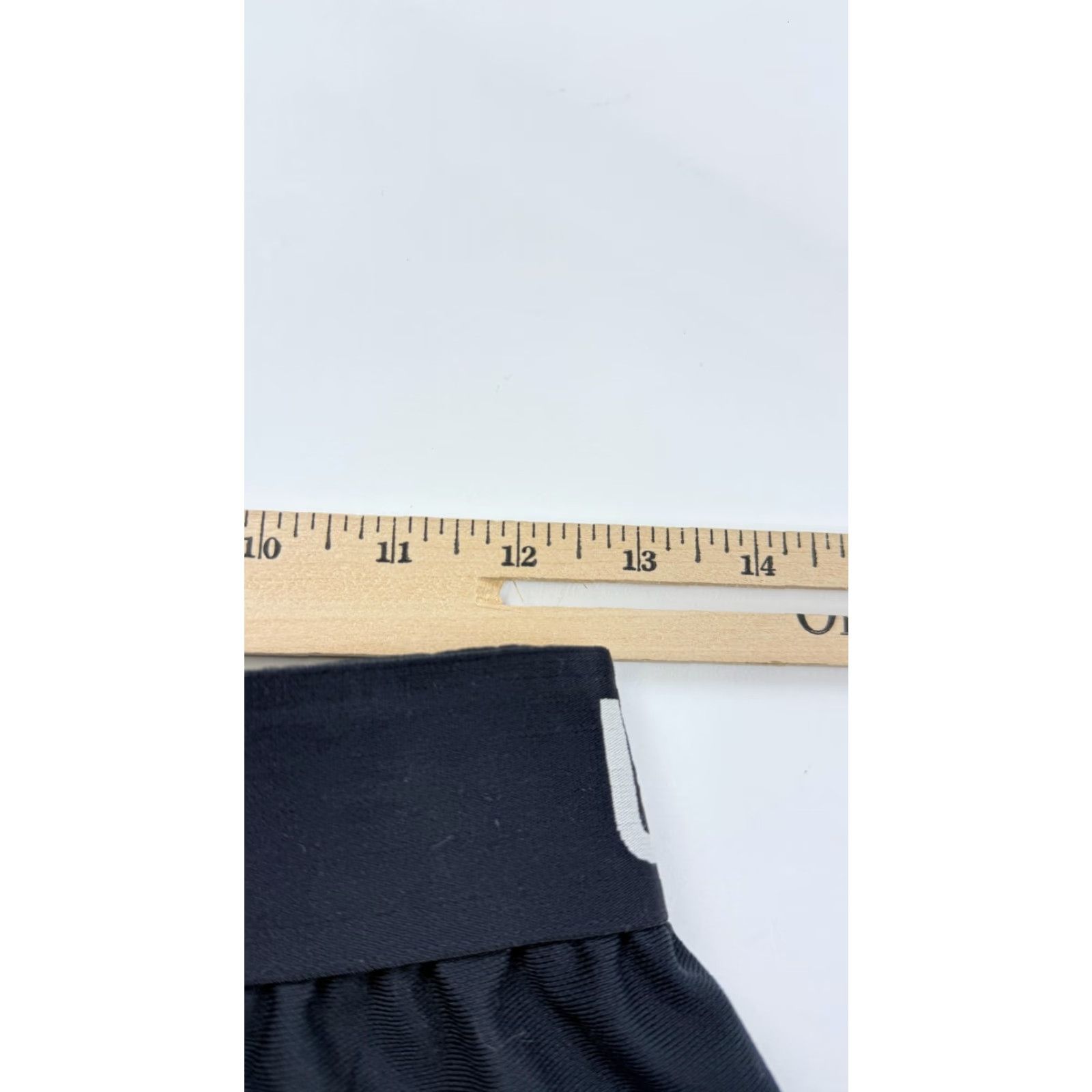 Under Armour VINTAGE? Wait—no. Under Armour Shorts Women S Black HeatGear Loose Running Athletic Size 28" / US 6 / IT 42 - 7 Thumbnail