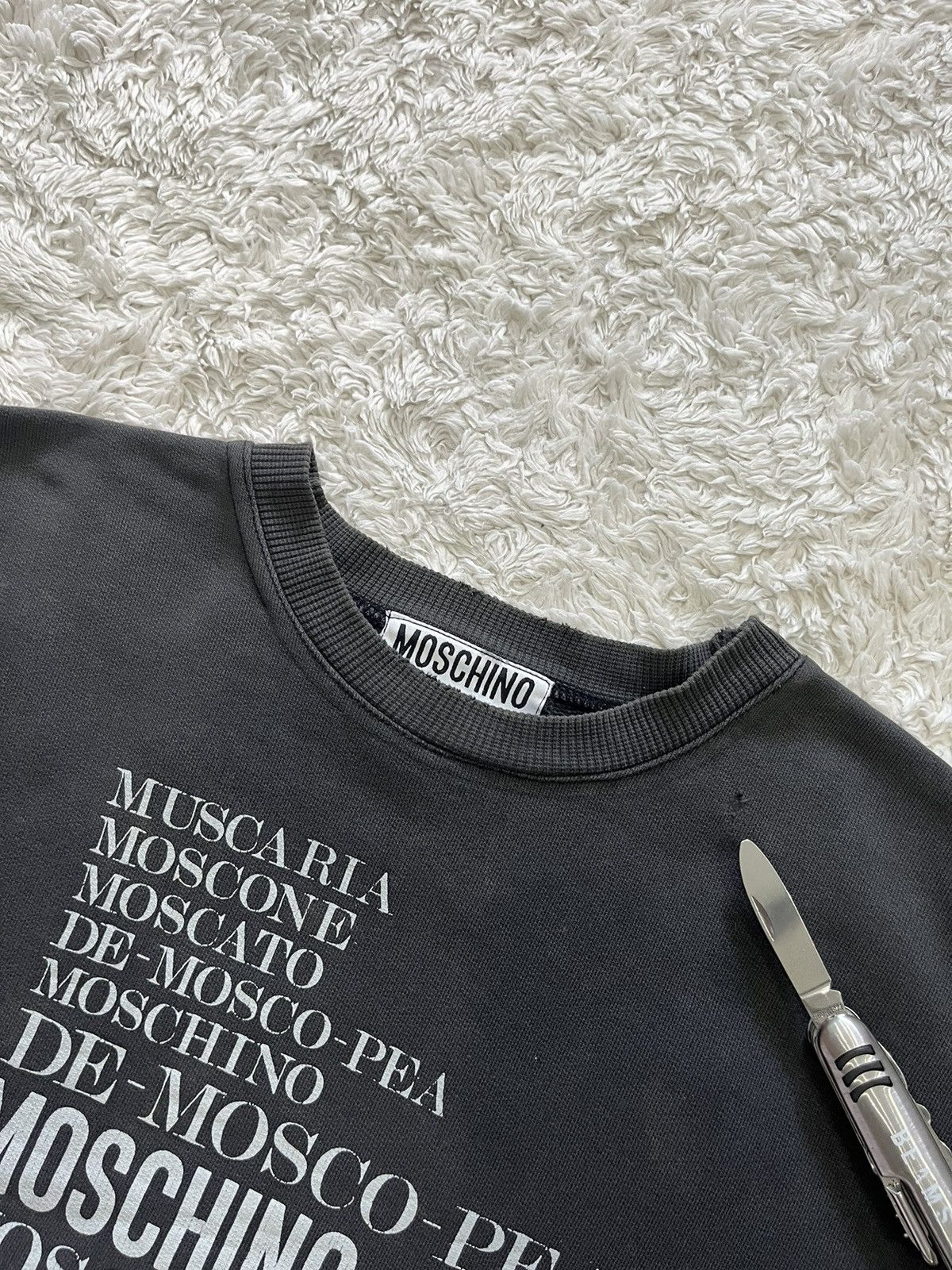 Kanye West × Moschino moschino sunfaded & distressed pullover Size US XL / EU 56 / 4 - 5 Thumbnail