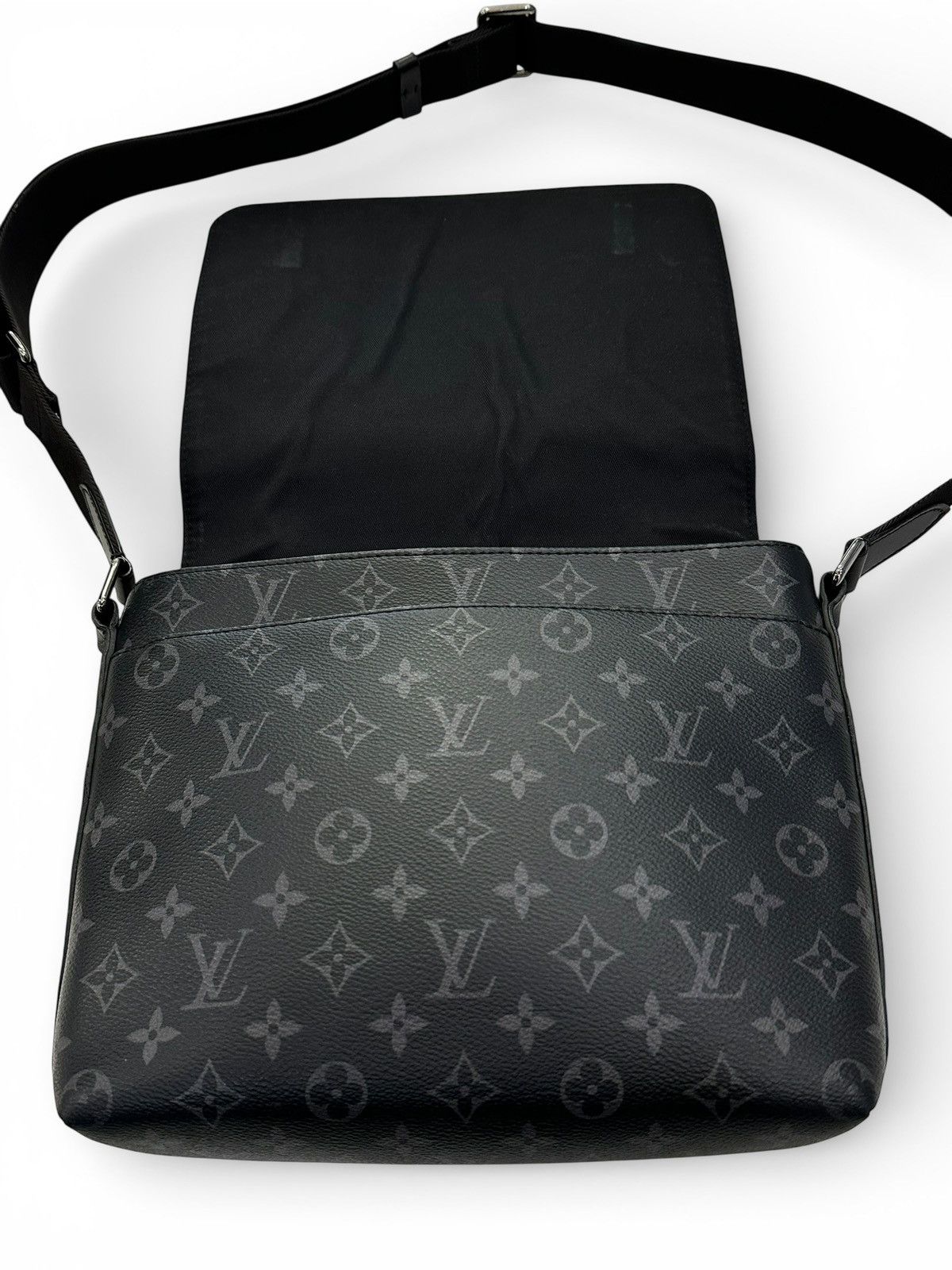 Louis Vuitton LOUIS VUITTON Monogram Eclipse District Shoulder Bag Size ONE SIZE - 8 Thumbnail