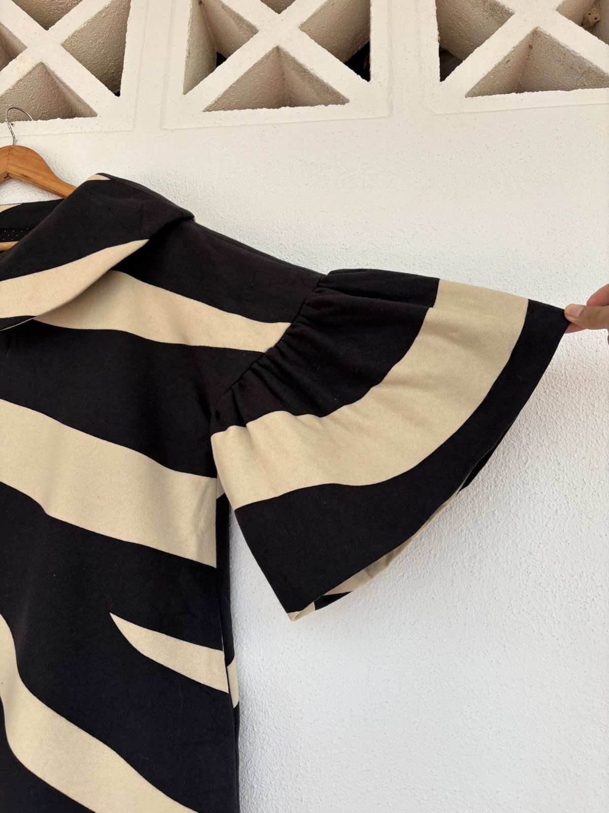 Moschino Moschino Cheap and Chic Oversized Zebra Stripe Coat Jacket Size US XL / EU 56 / 4 - 5 Thumbnail