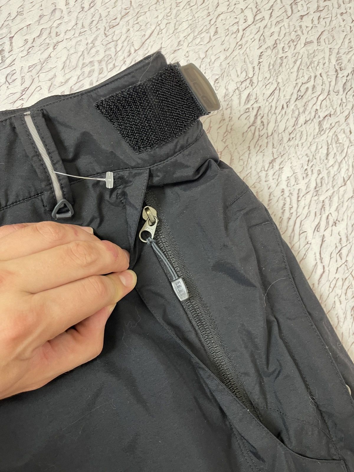 Nike ACG Nike ACG vintage y2k black outdoor snow pants ski Size US 38 / EU 54 - 9 Thumbnail
