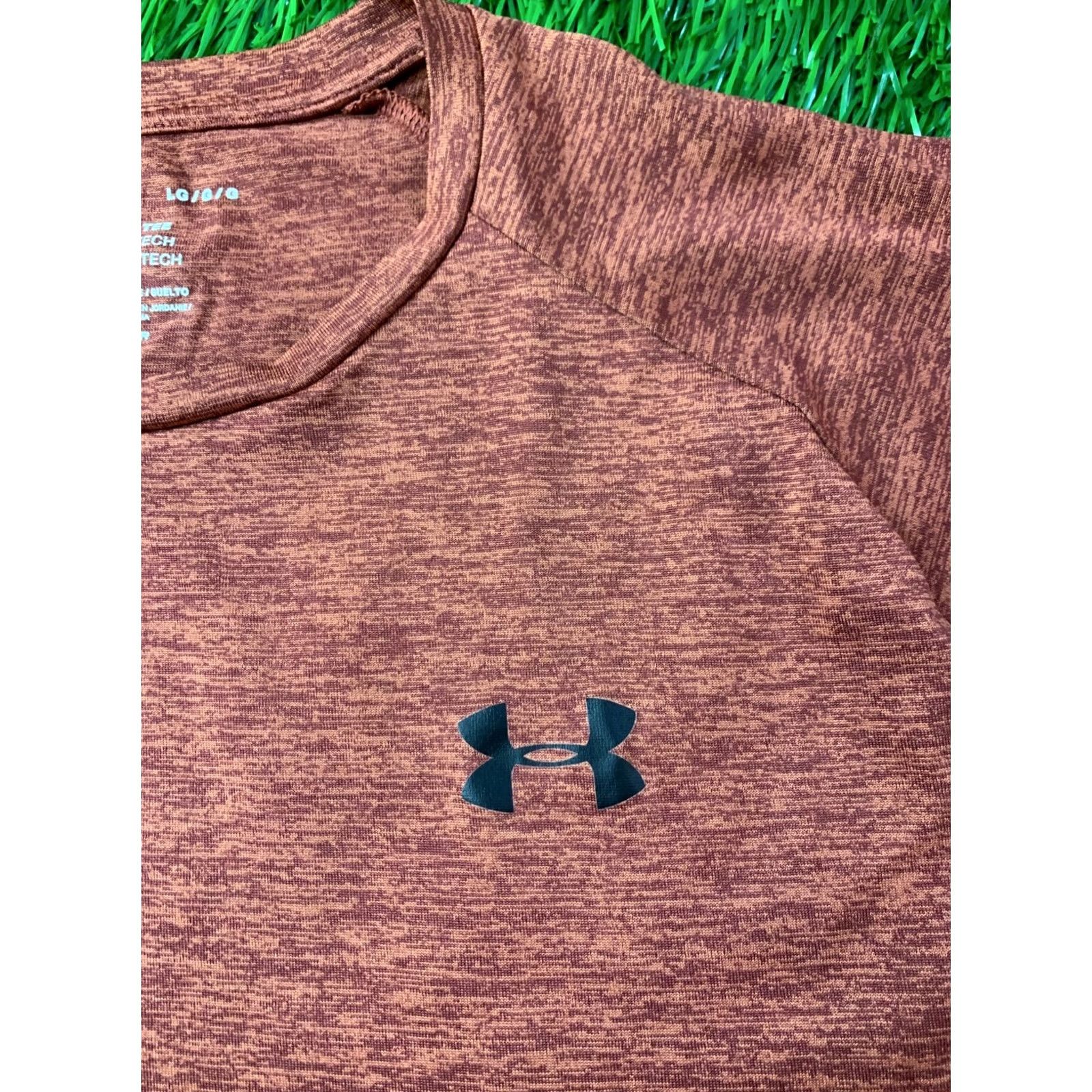 Under Armour Under Armour The Tech Tee Heatgear Shirt Shirt Men L Brown 68 cm 56 cm Short Sleeve Crew Neck 100% Polyester Classic Fit Activewear Summer CrossFit Size US L / EU 52-54 / 3 - 3 Thumbnail