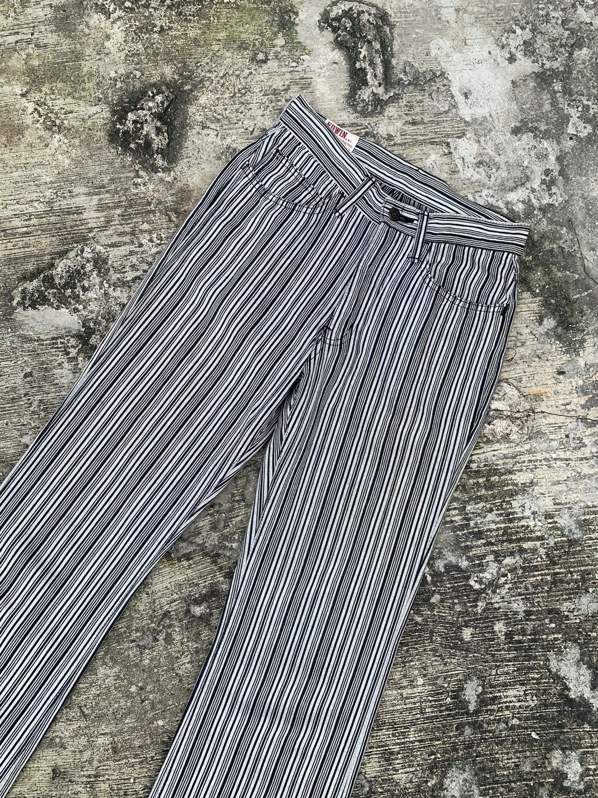 Edwin × Le Grande Bleu (L.G.B.) × Vintage Rare 🔥 Vintage 90s classic look edwin hickory flare jeans Size 27" / US 4 / IT 40 - 8 Thumbnail