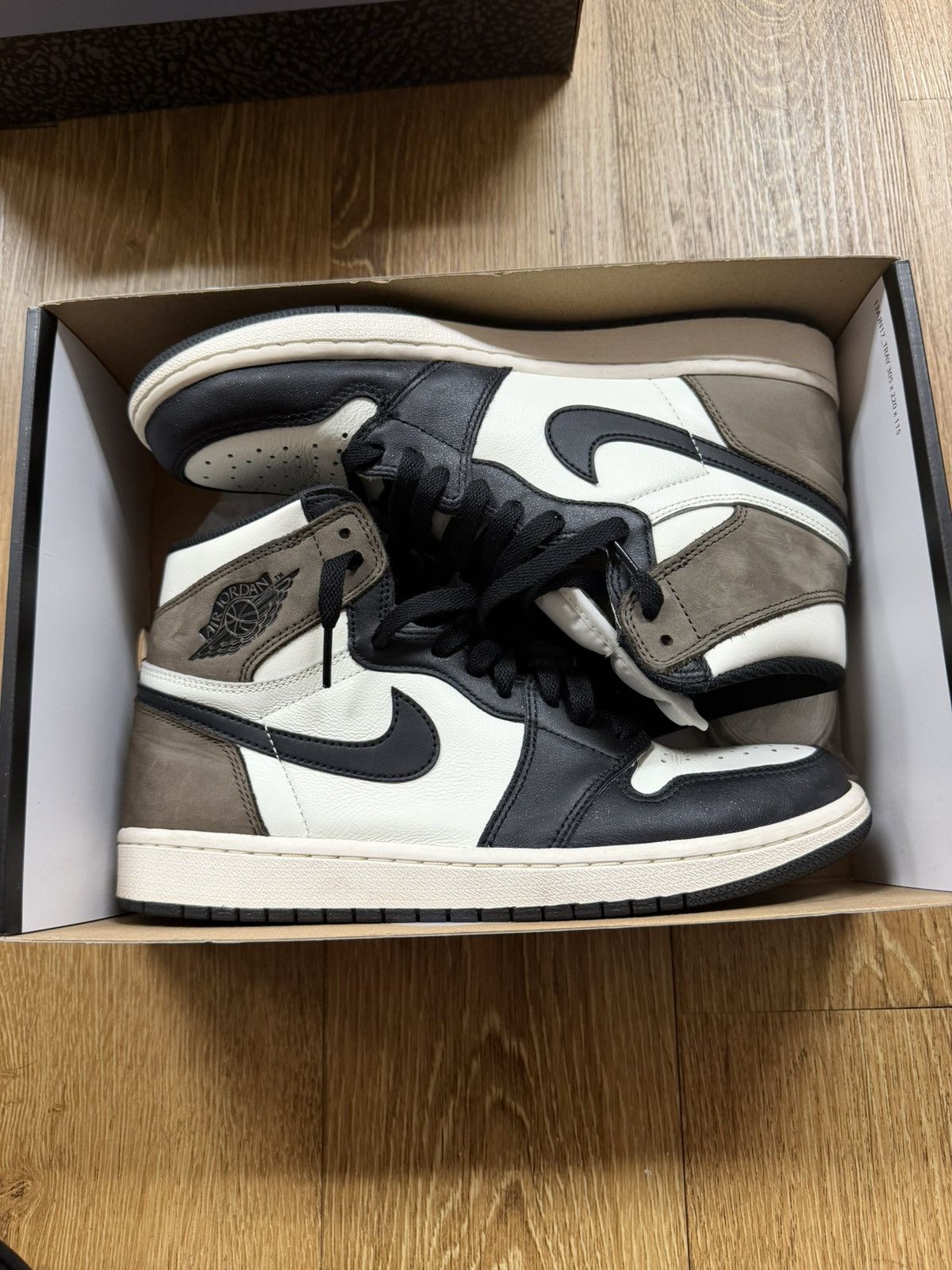 Jordan Brand Size 9 Mocha 1s worn once Size US 9 / EU 42 - 1 Thumbnail