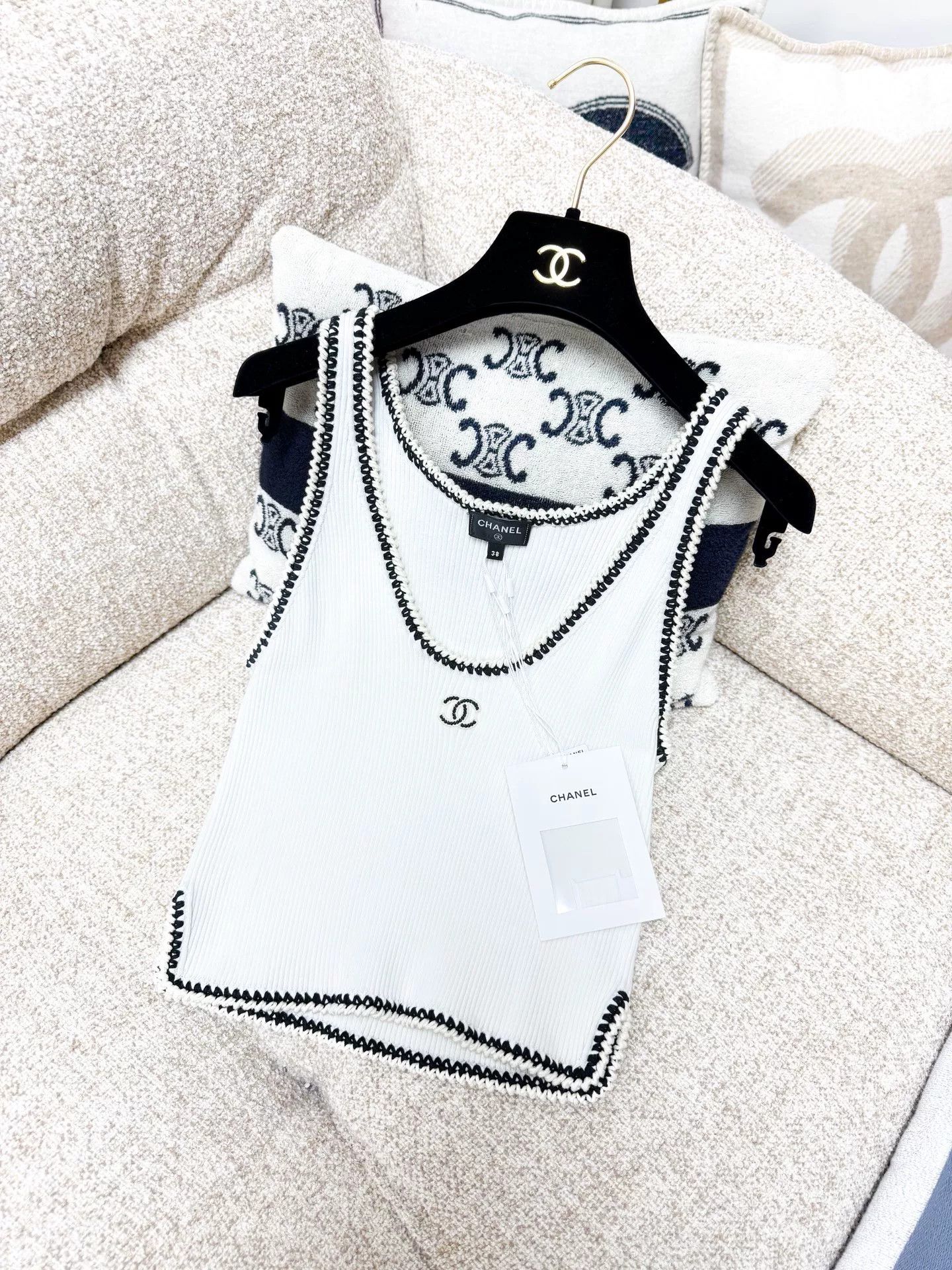 Chanel Chanel 22C White Black Trim Knit Vest Size US L / EU 52-54 / 3 - 1 Thumbnail