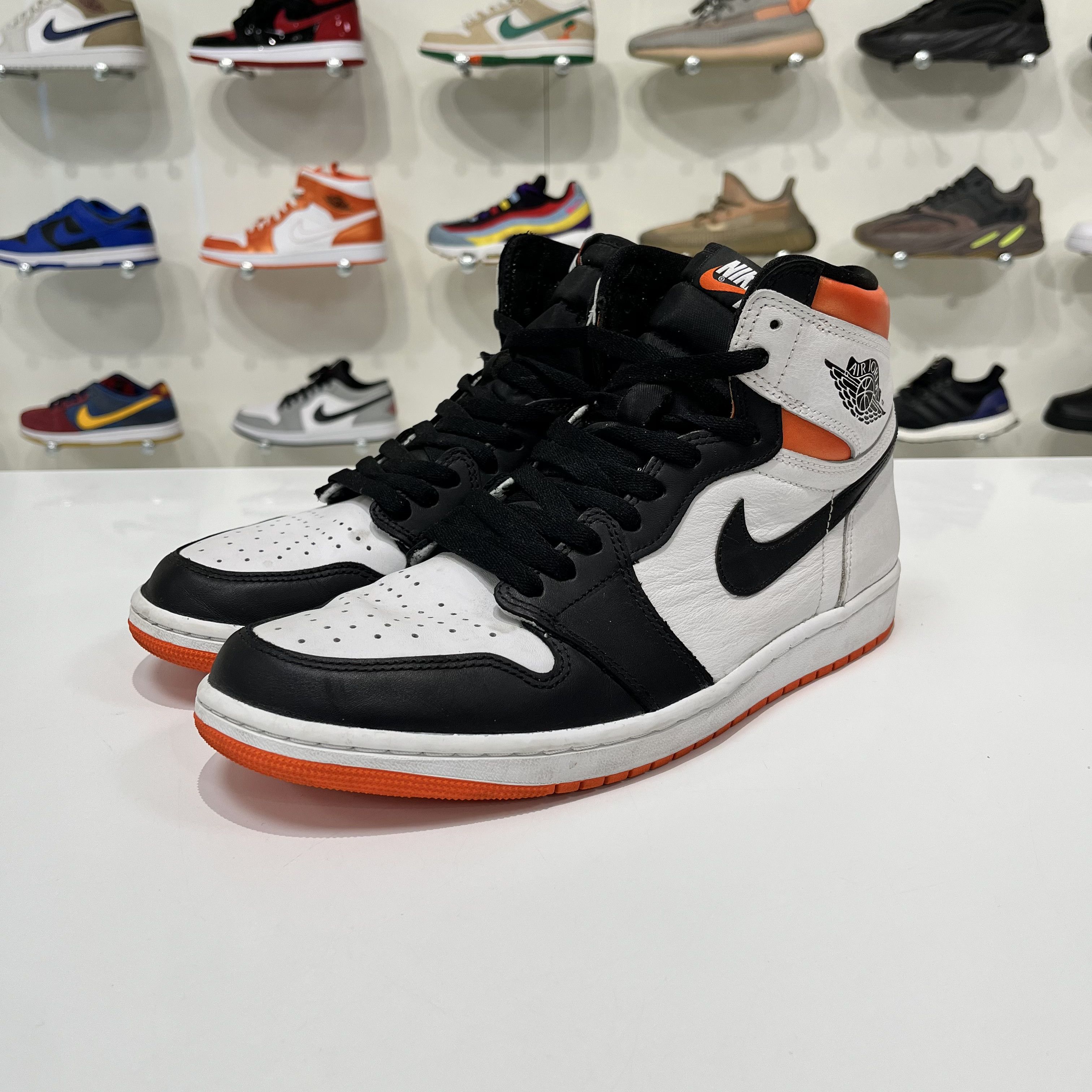 Nike Air Jordan 1 Retro High Electro Orange Size US 10.5 / EU 43-44 - 2 Thumbnail
