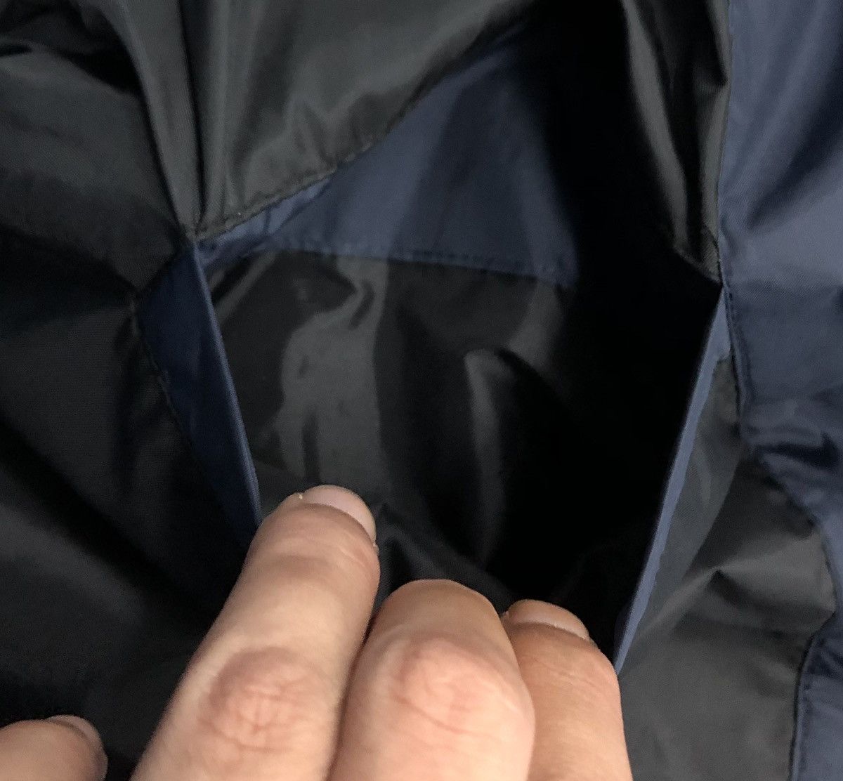 Vintage Vintage Bear USA Windbreaker Jacket Medium Blue Black Nylon Size US M / EU 48-50 / 2 - 16 Thumbnail