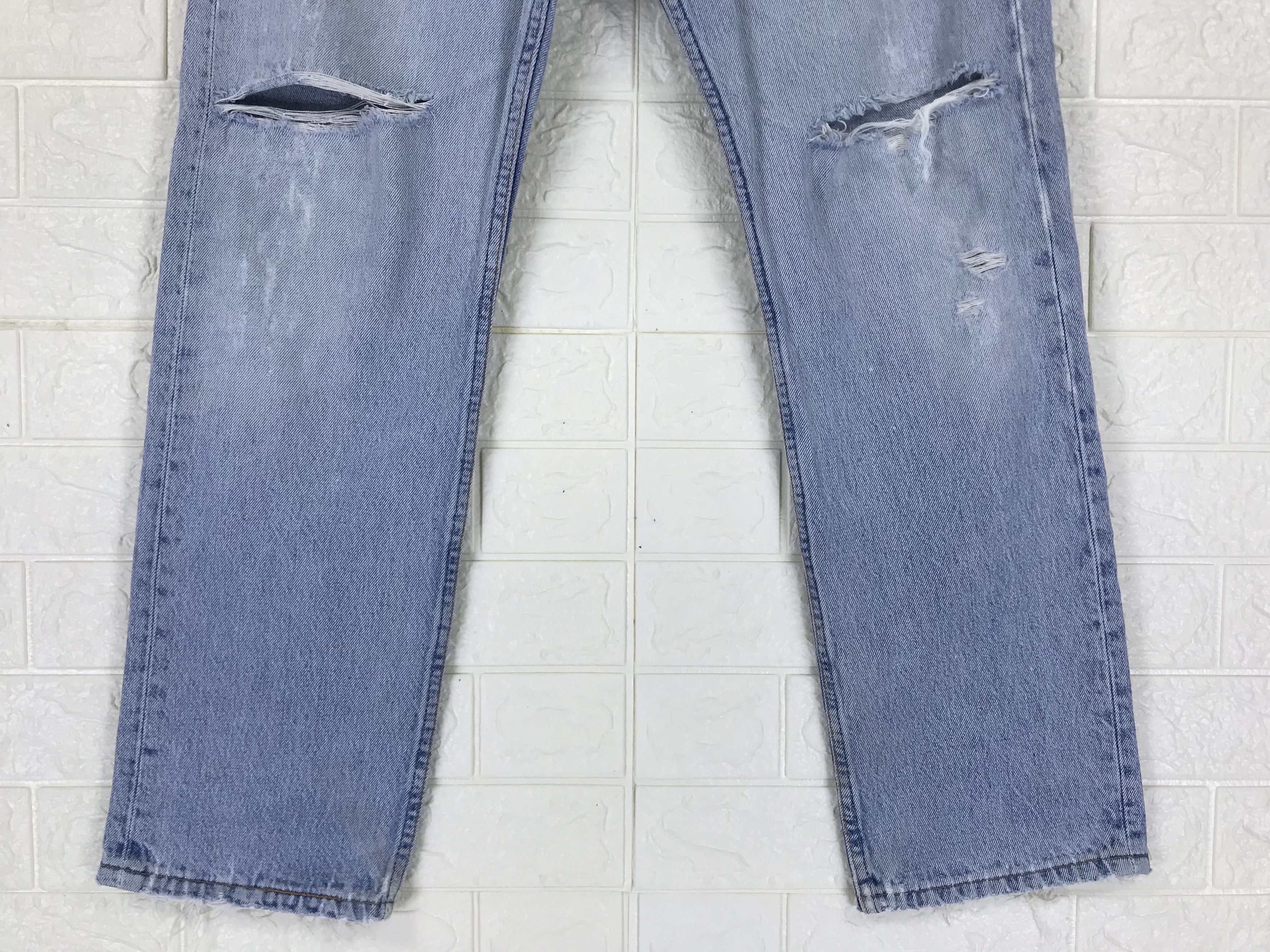 Levi's Vintage 90s Levi's 501 Light Wash Jeans Distressed Denim Size US 31 - 4 Thumbnail