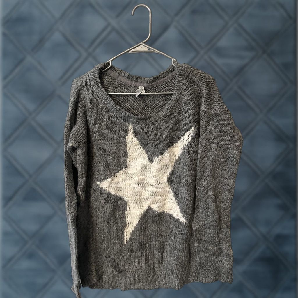 Aeropostale Aeropostale Sweater Womens Size M Pullover Gray White Star Knit Round Neck Long Sleeve Bohemian Hipster Retro Stars Size M / US 6-8 / IT 42-44 - 1 Thumbnail