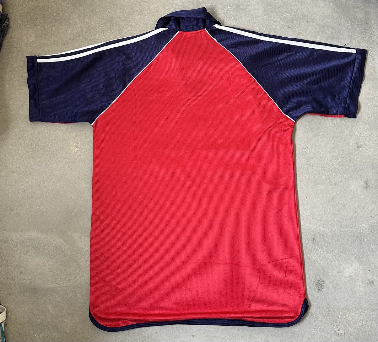 Adidas VINTAGE BAYERN MUNCHEN 99/01 JERSEY Size US L / EU 52-54 / 3 - 9 Thumbnail
